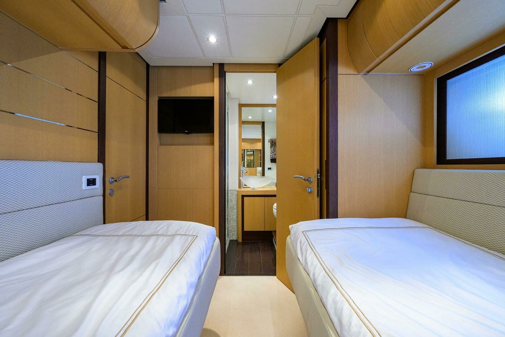 2009 Pershing 90 Express