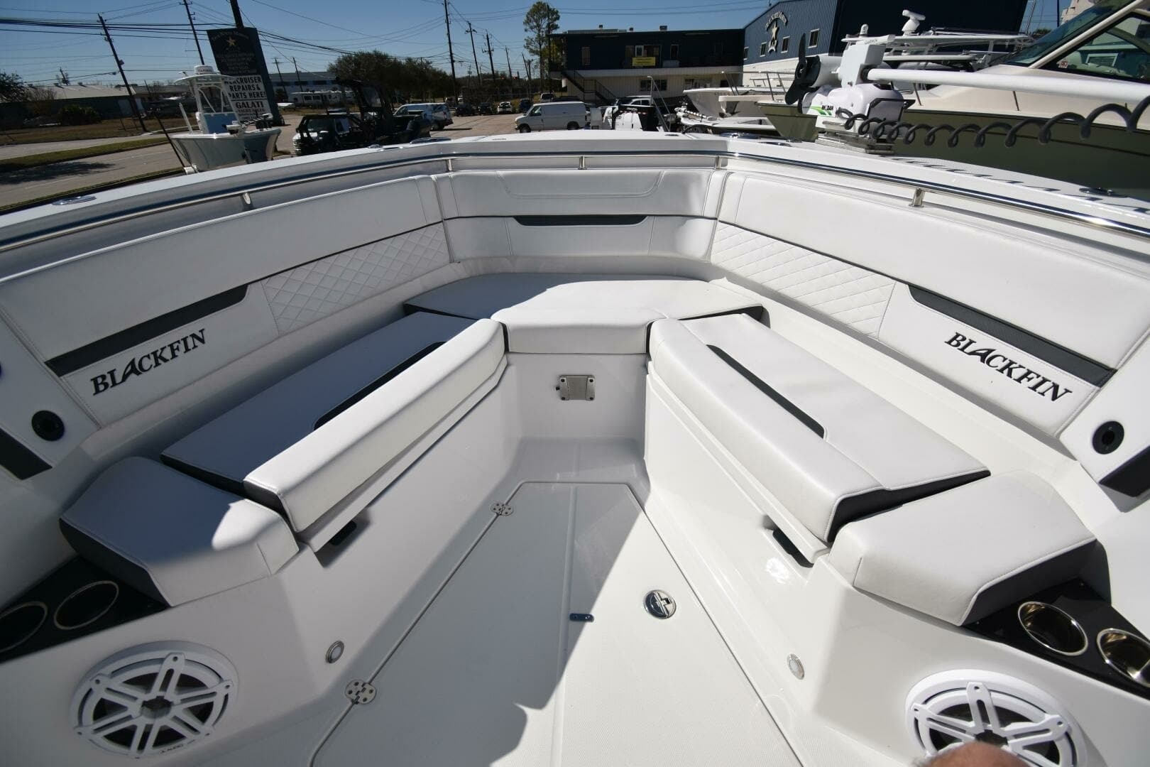 2021 Blackfin 332 