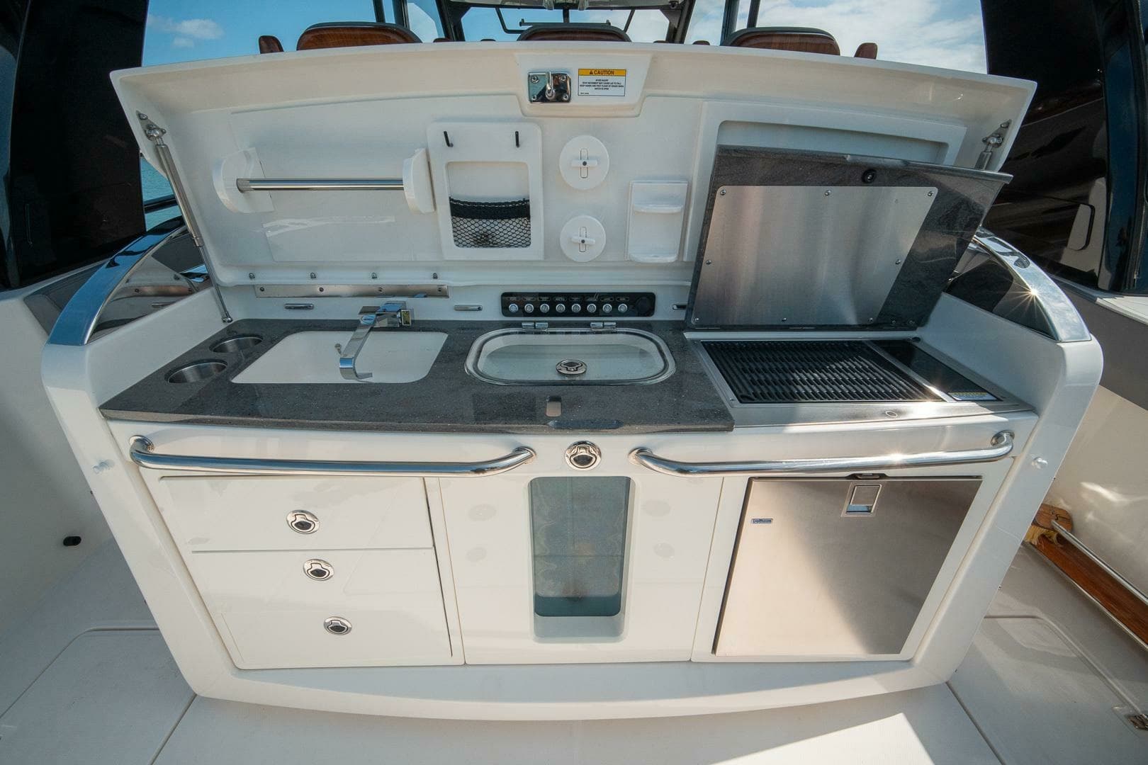 2023 Boston Whaler 420 Outrage