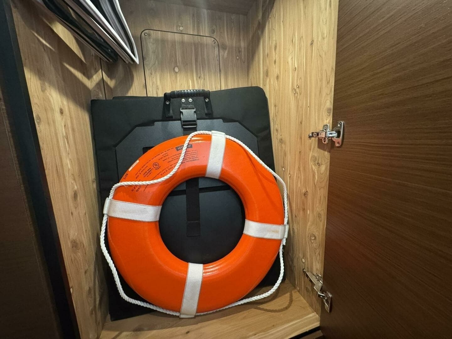 2016 Sea Ray 470 Sundancer 'Lopez Cove II' - VIP Stateroom Closet