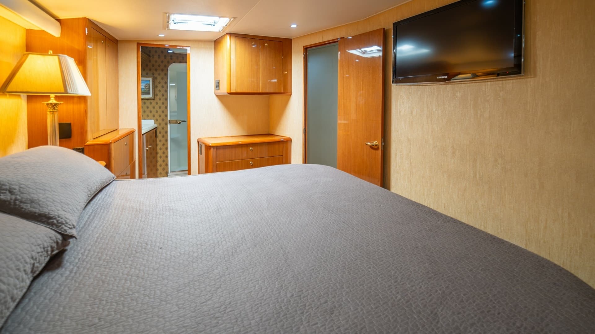 Master Stateroom 2002 Viking 61 Convertible