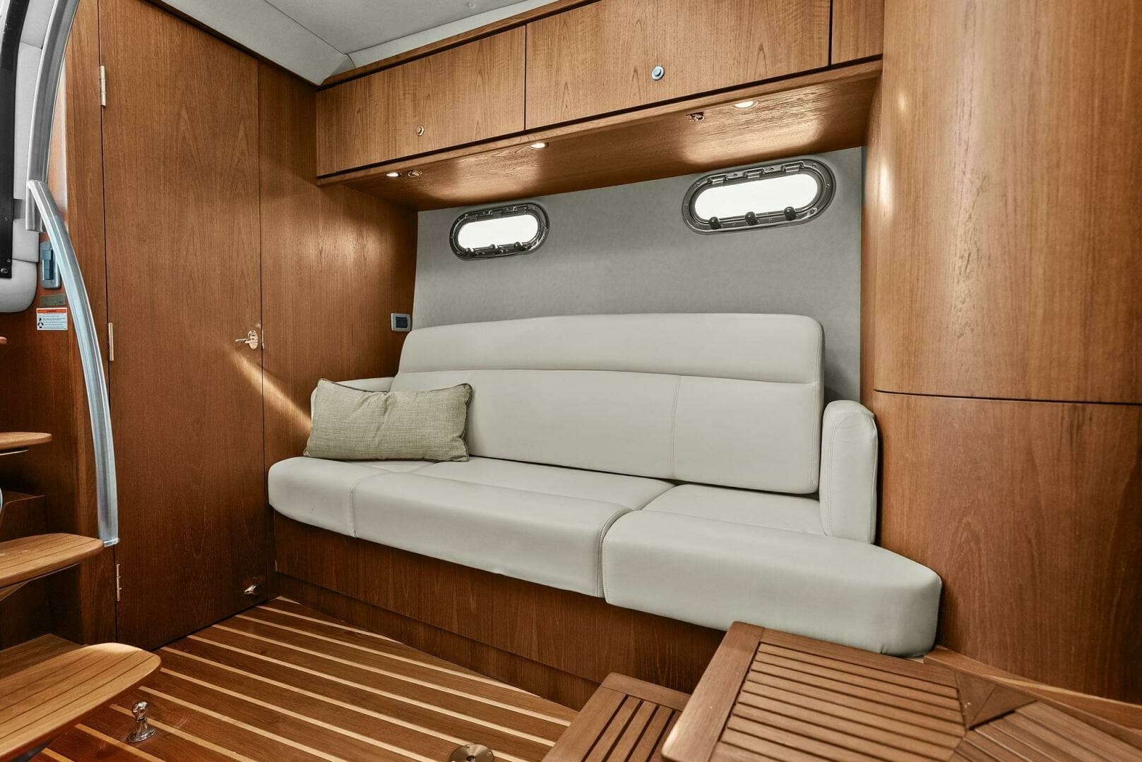 2008 Tiara Yachts 3500 Sovran "Fridge Benefit"