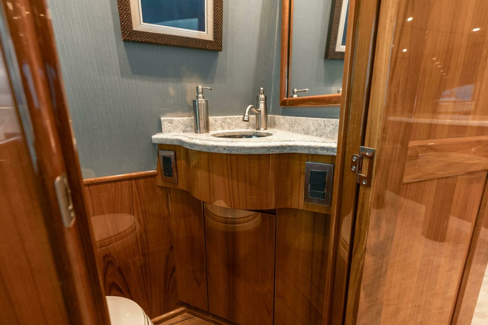 2017 Viking 66 Convertible MISS VICTORIA 