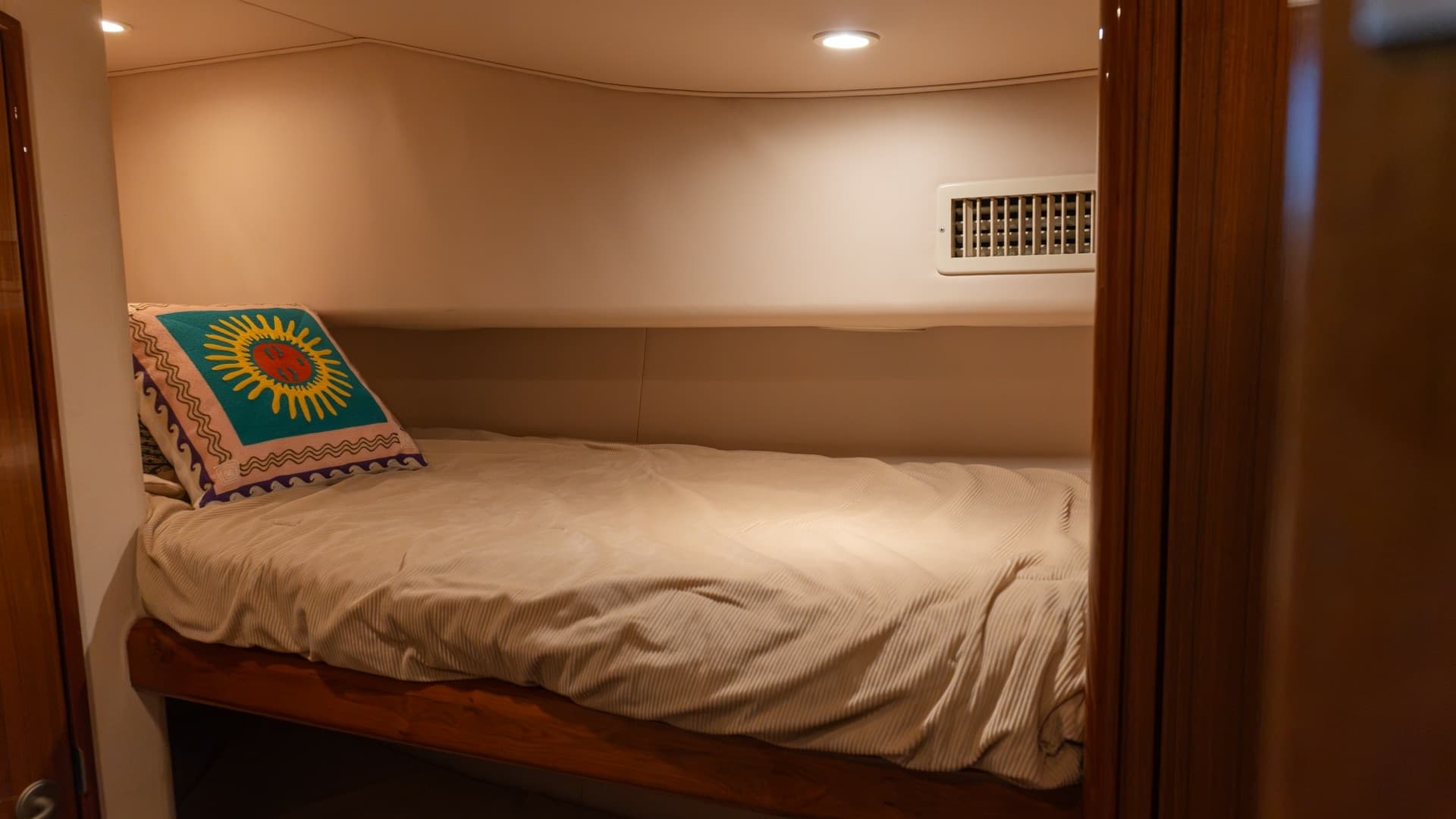 2009 Viking 50 Convertible "Jammin" - Cozy Guest Stateroom with Single Berth