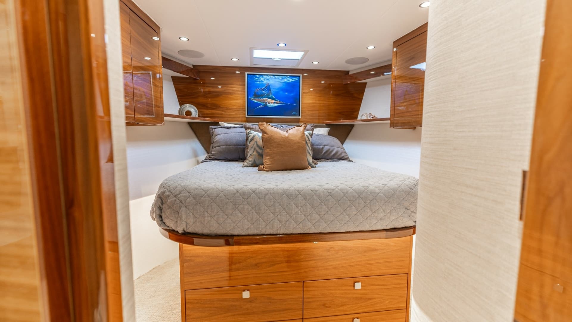 Luxurious Forward Stateroom