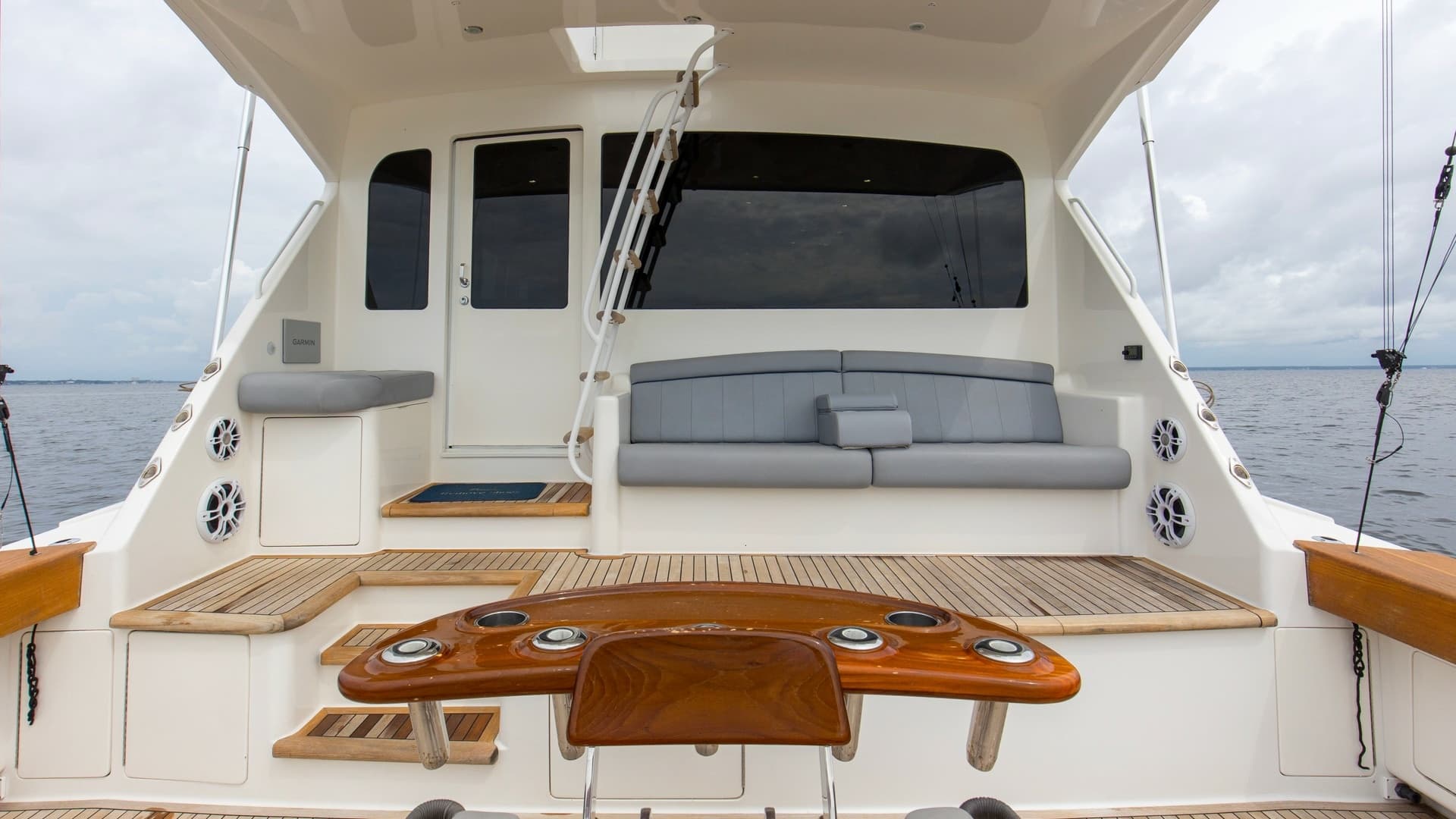 2007 74 Viking Enclosed Bridge Never Settle Rear Deck (3)