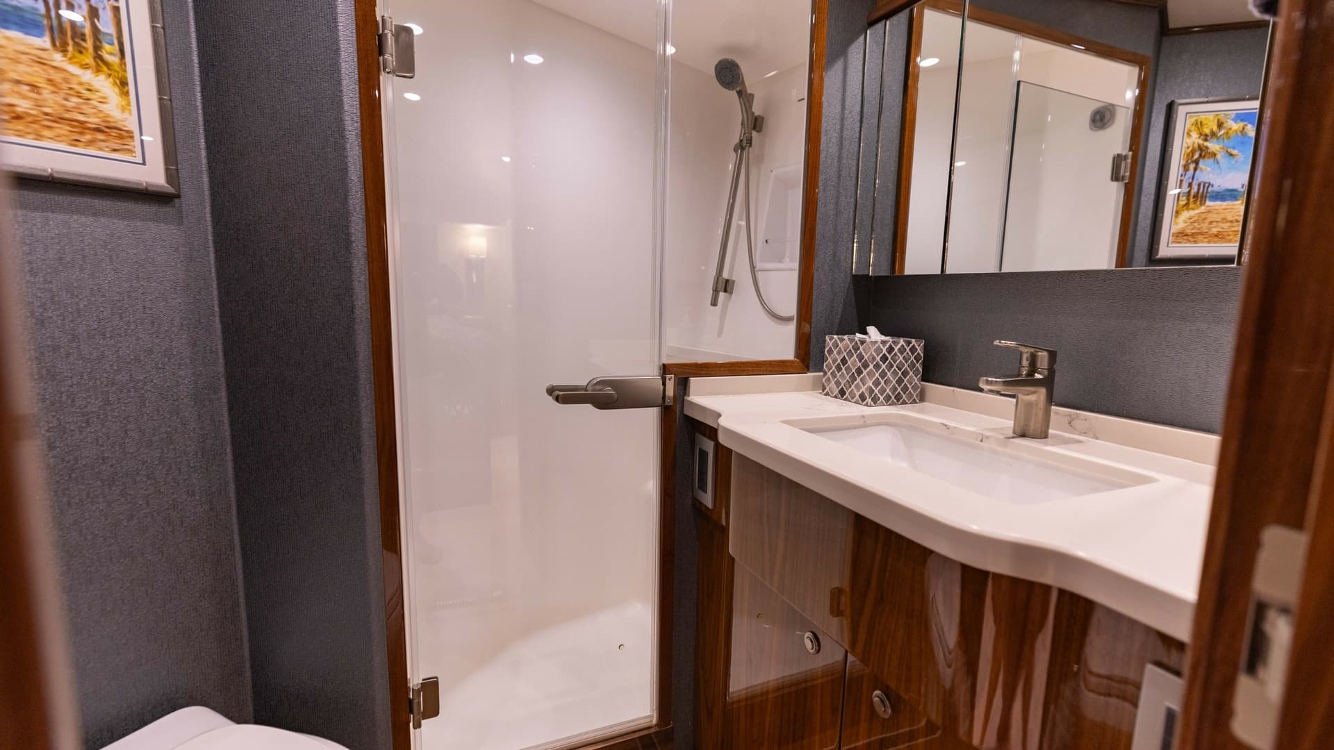Elegantly Designed Ensuite Bathroom