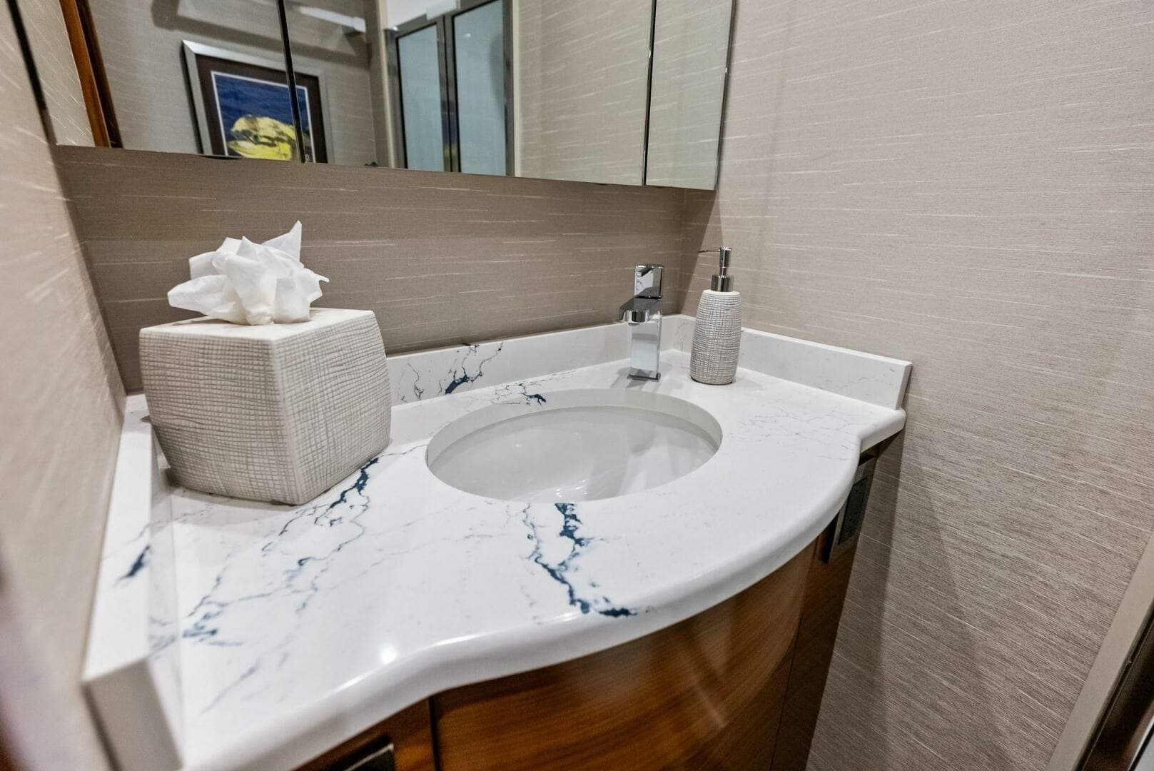 2023 Viking 64 Convertible- SIN PELO-Forward Stateroom Head