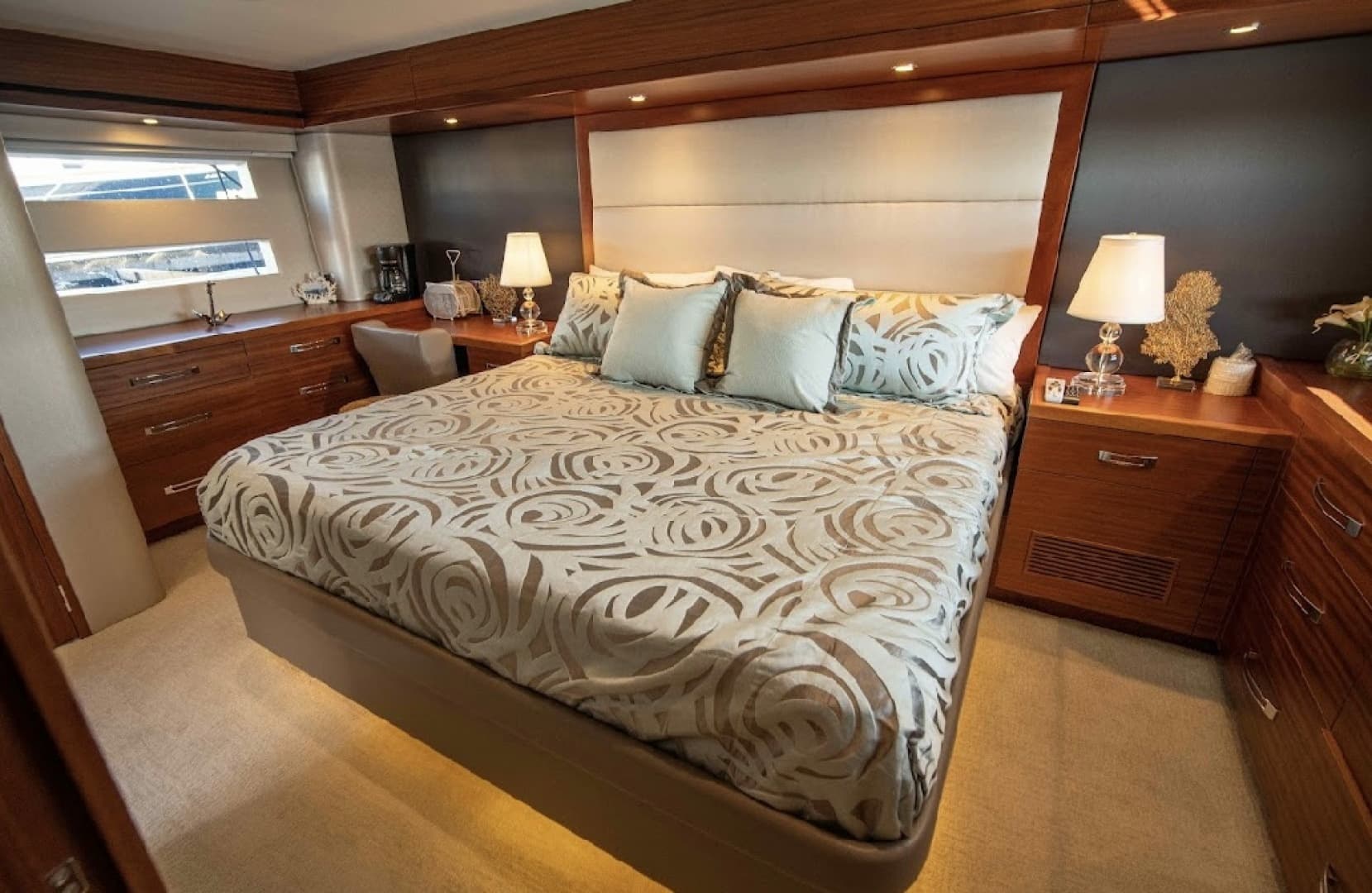 Hatteras 60 OVATION - Master Stateroom