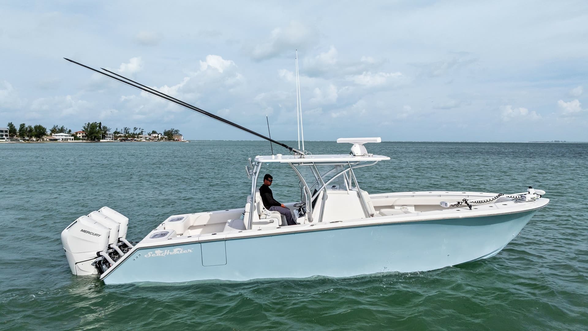 Side Profile of Sea Hunter 35 Tournament
