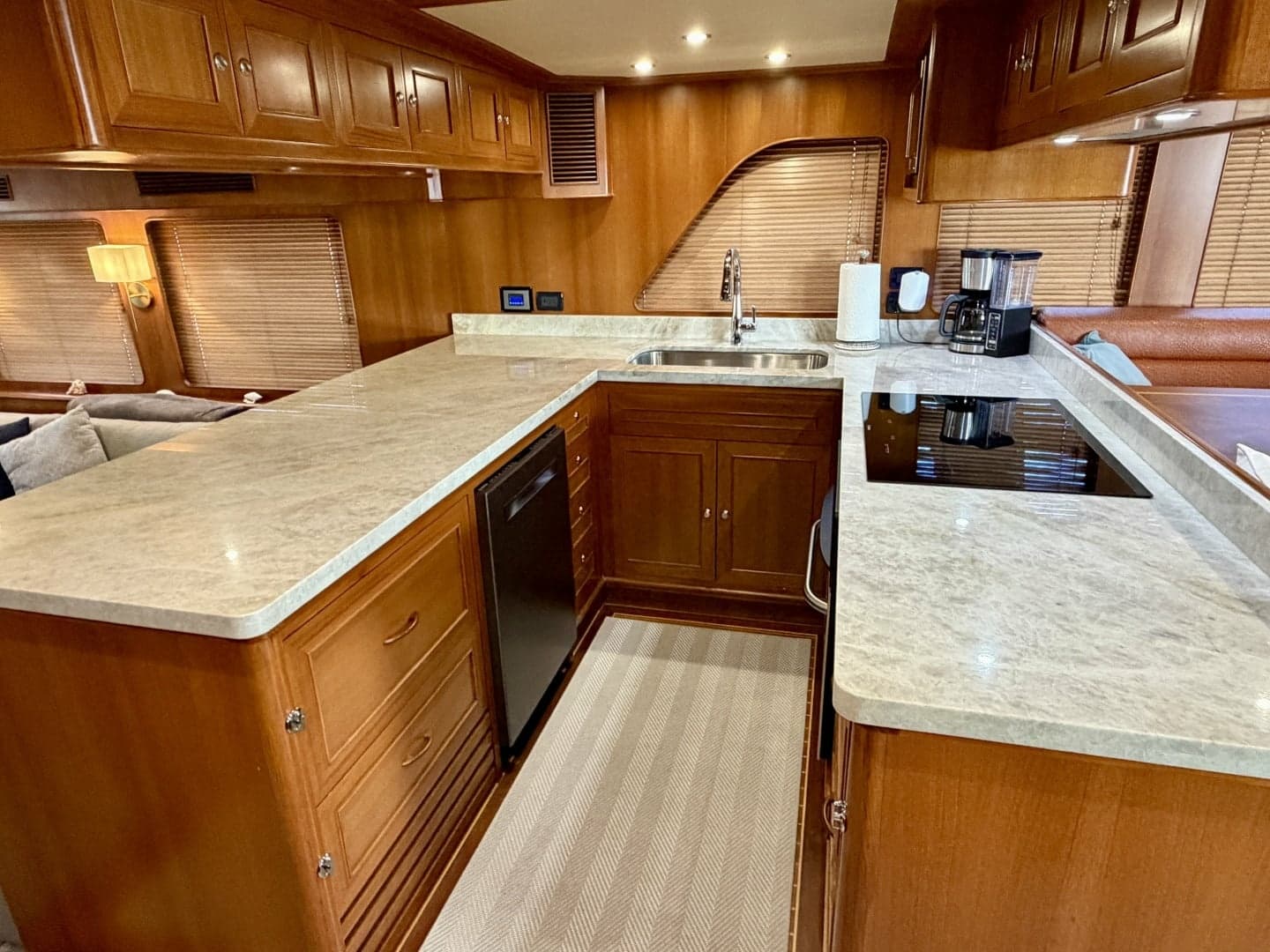 Alaskan 70 OHANA - Galley