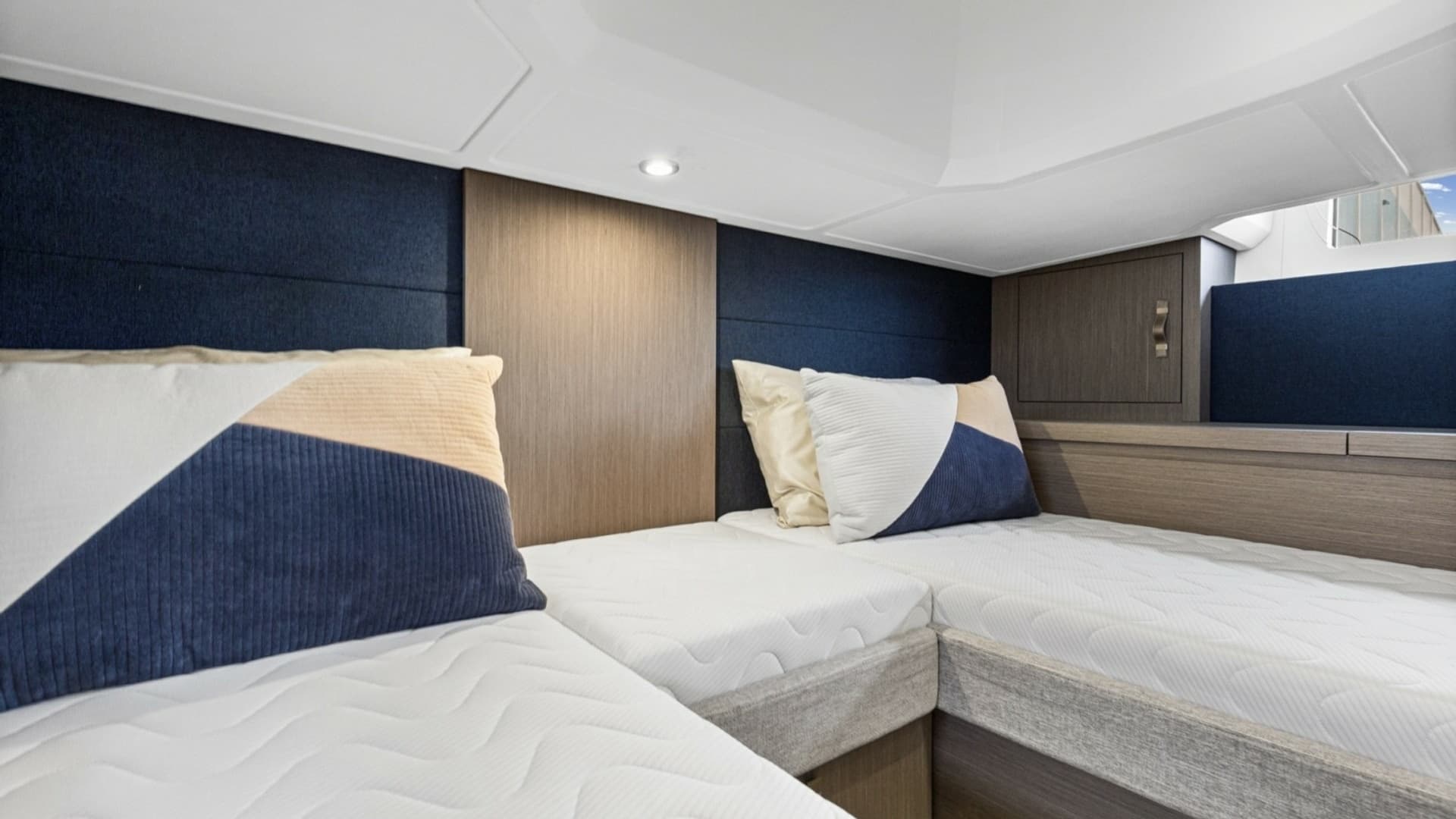 2022 Beneteau 41 Grand Turismo War Downs Eagle Aft Berth (3)