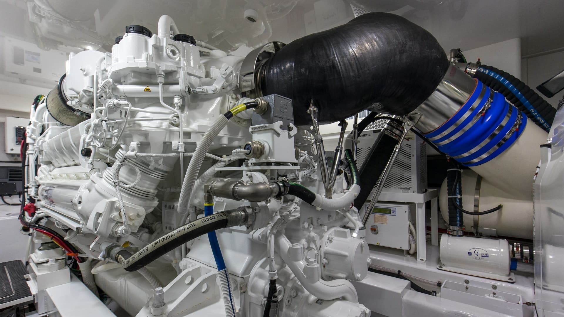 2022 Viking Convertible Cole Play Engine Room (4)