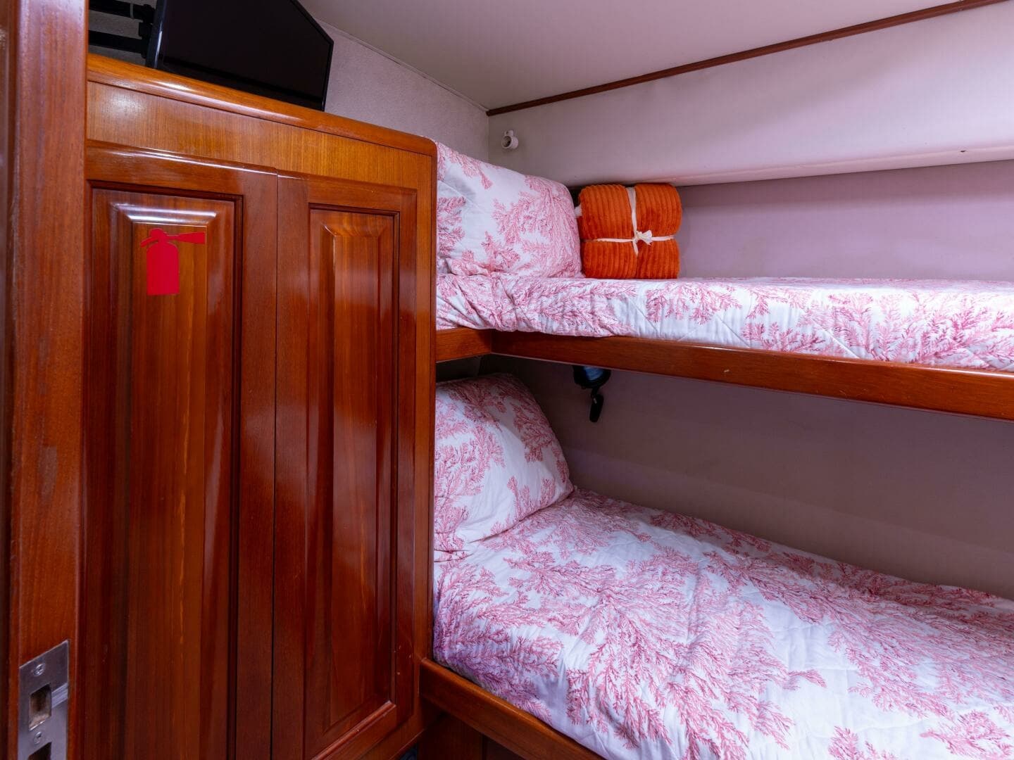 Viking 58 BAREFOOT - Guest Stateroom