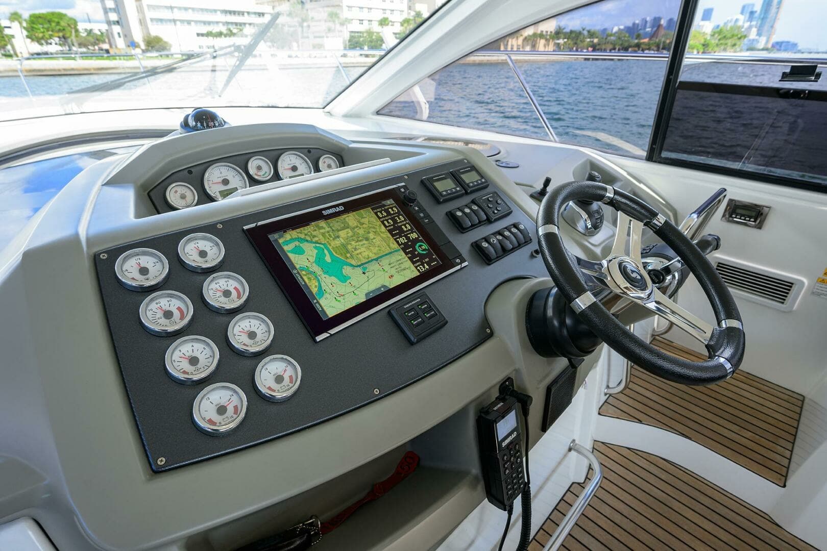 Beneteau 38 GT - Helm Electronics, Seating