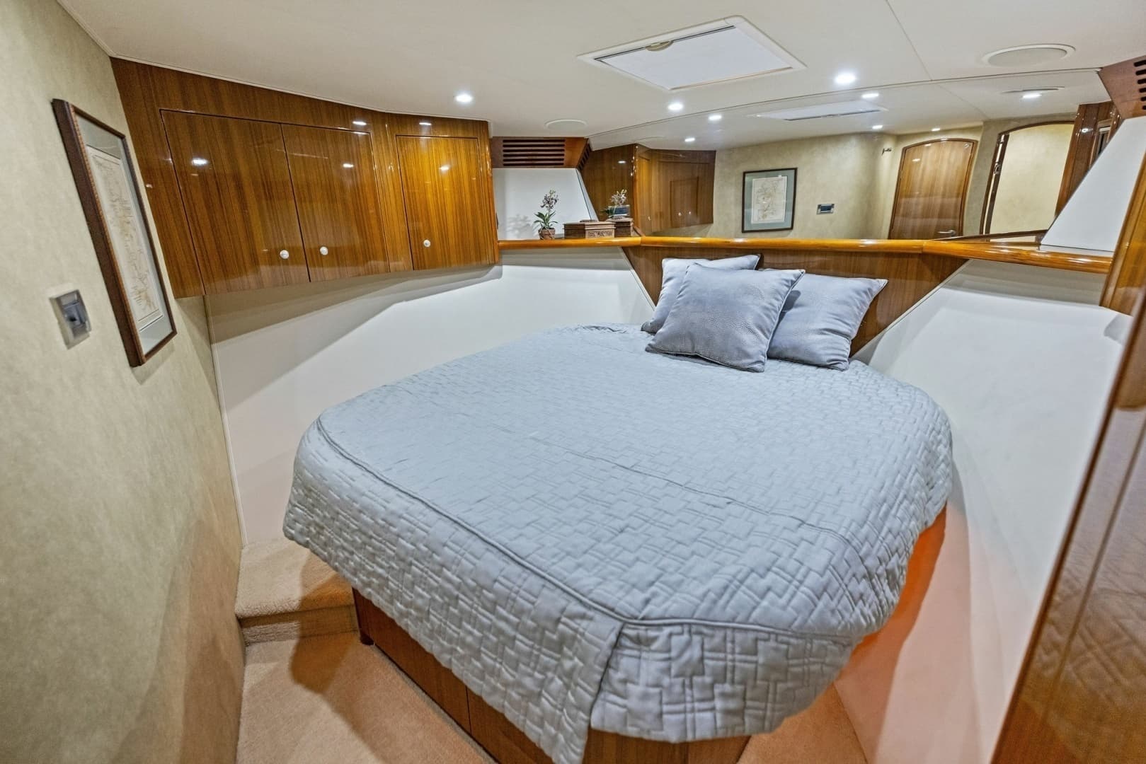 2008 Viking 68 Skybridge "Liquid Apple"