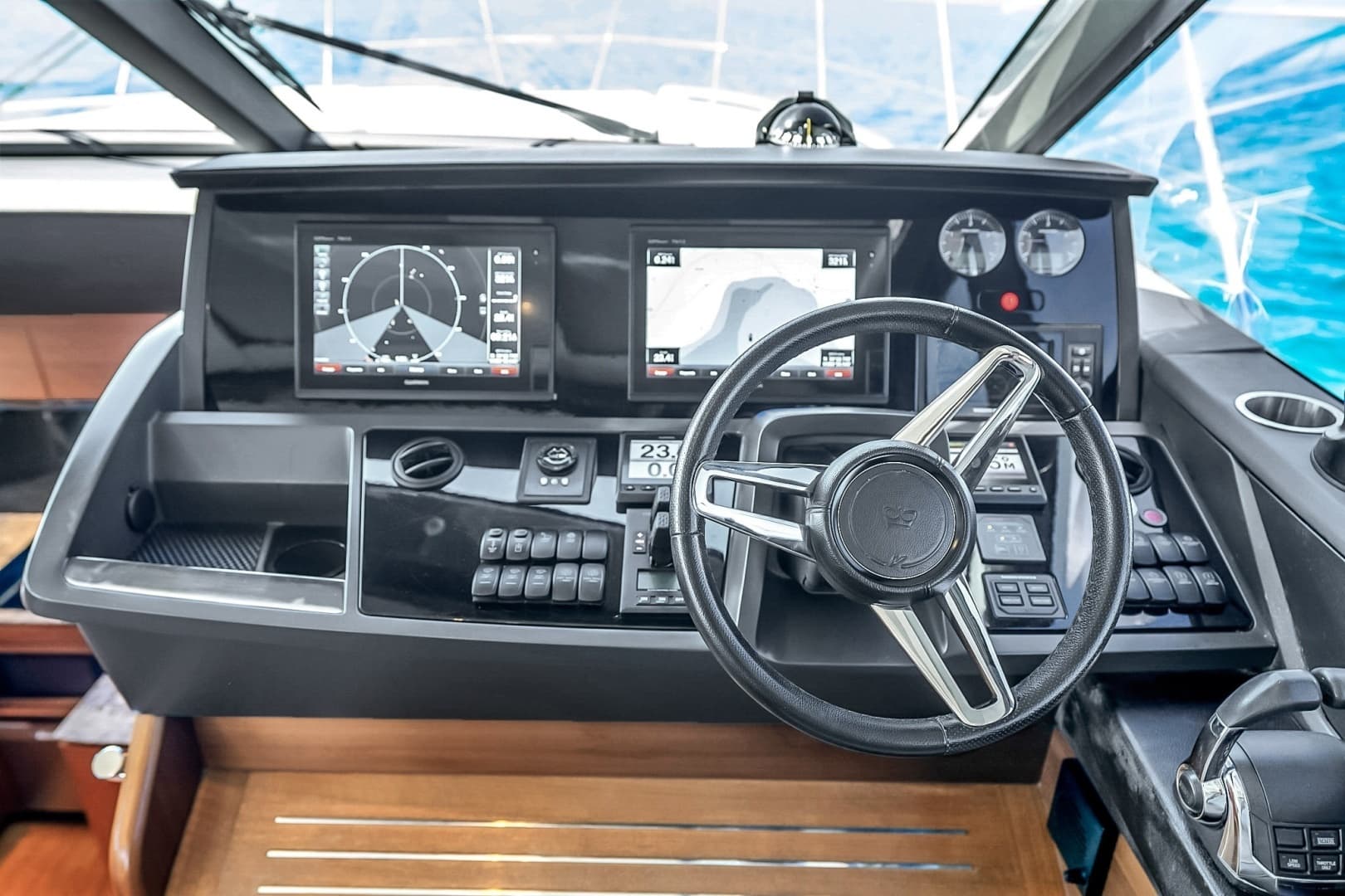 2016 Princess V58-HAPPY HOUR- Helm