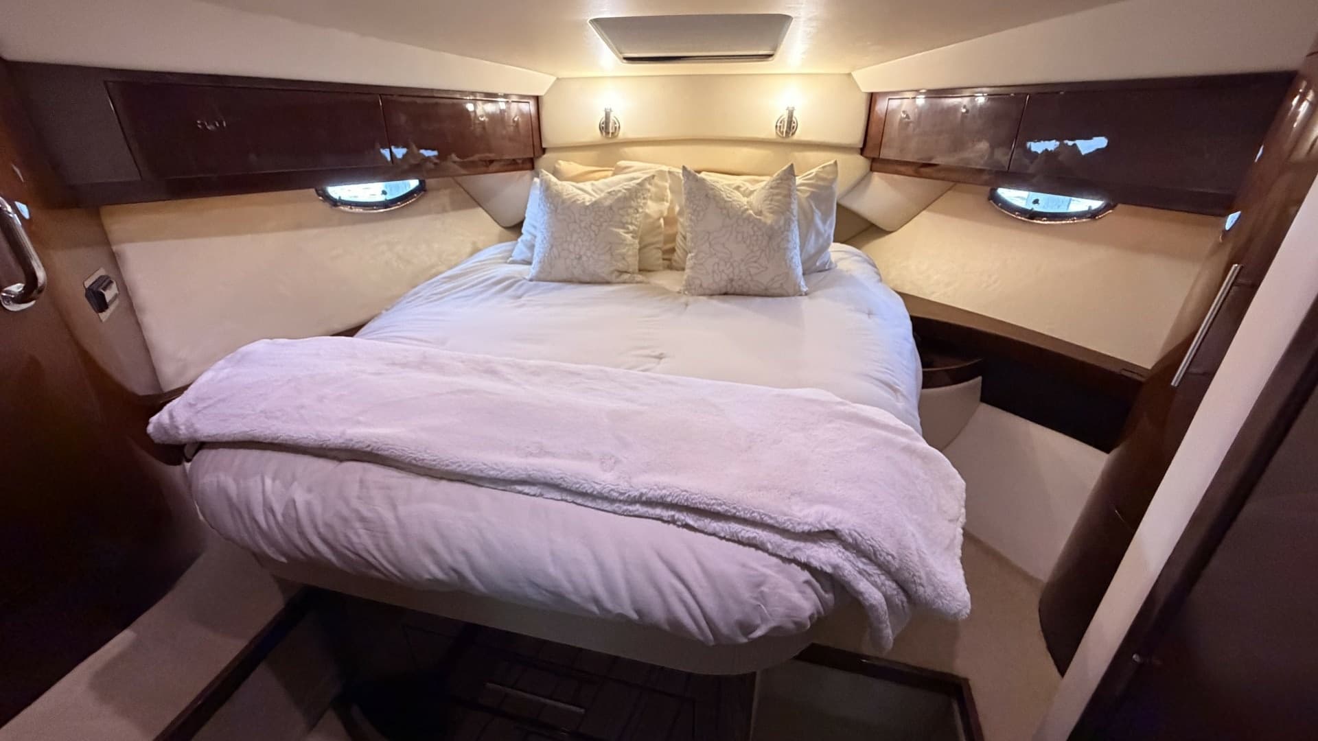 Luxurious Forward Stateroom