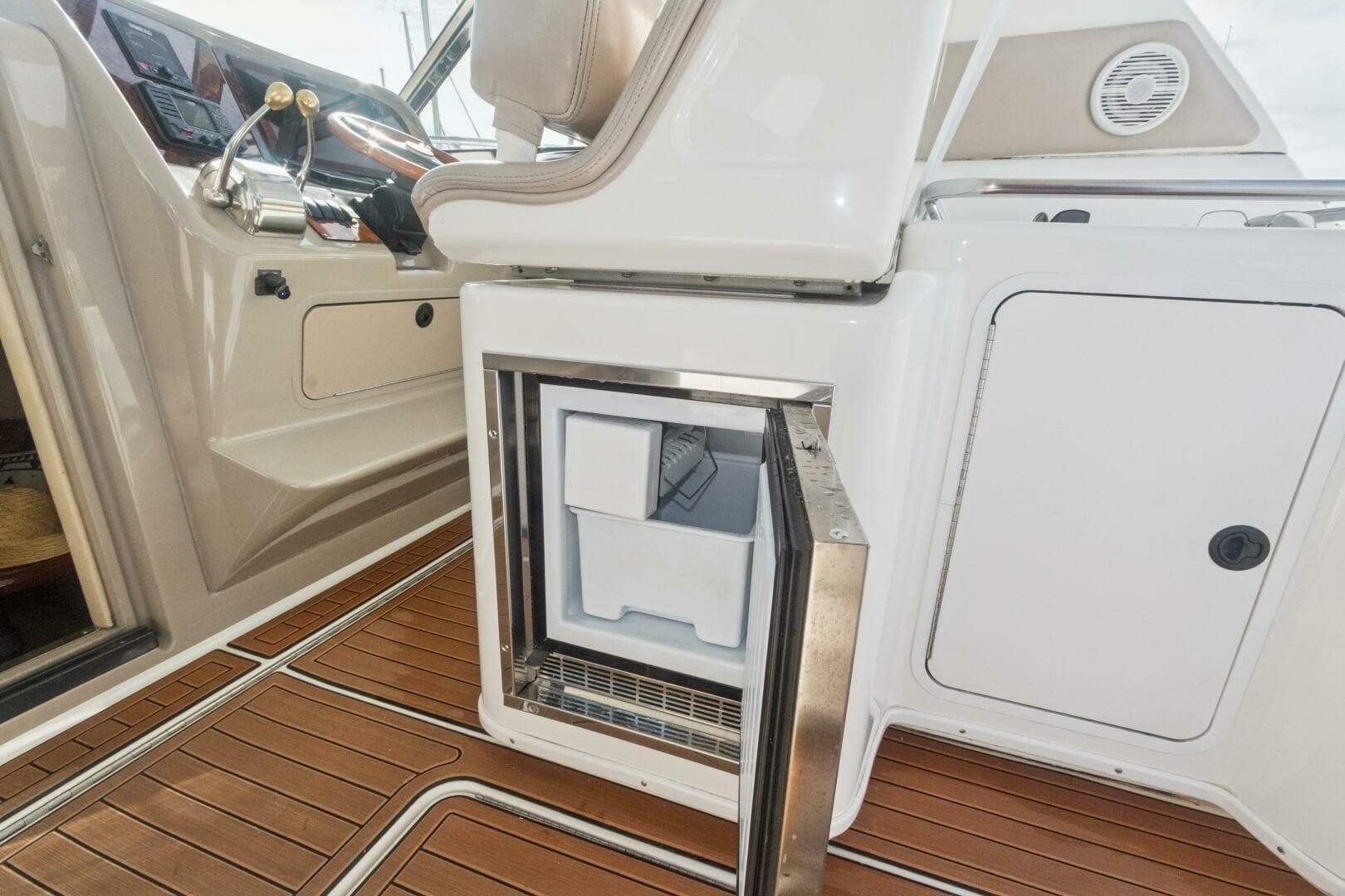 2000 Sea Ray 370 Express Cruiser "Sandie Lee"
