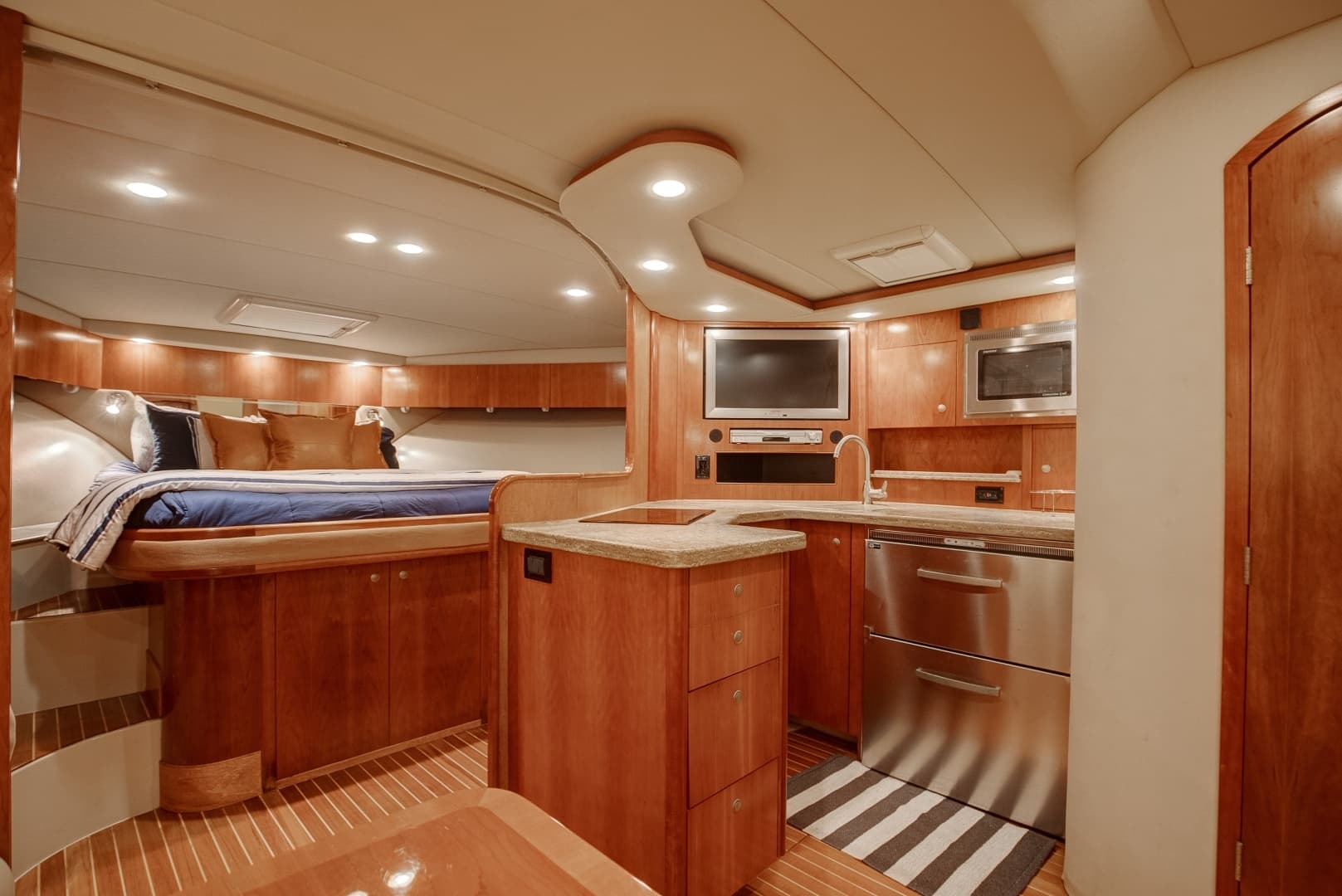 Rampage 41 - Empty Pockets - Interior Cabin