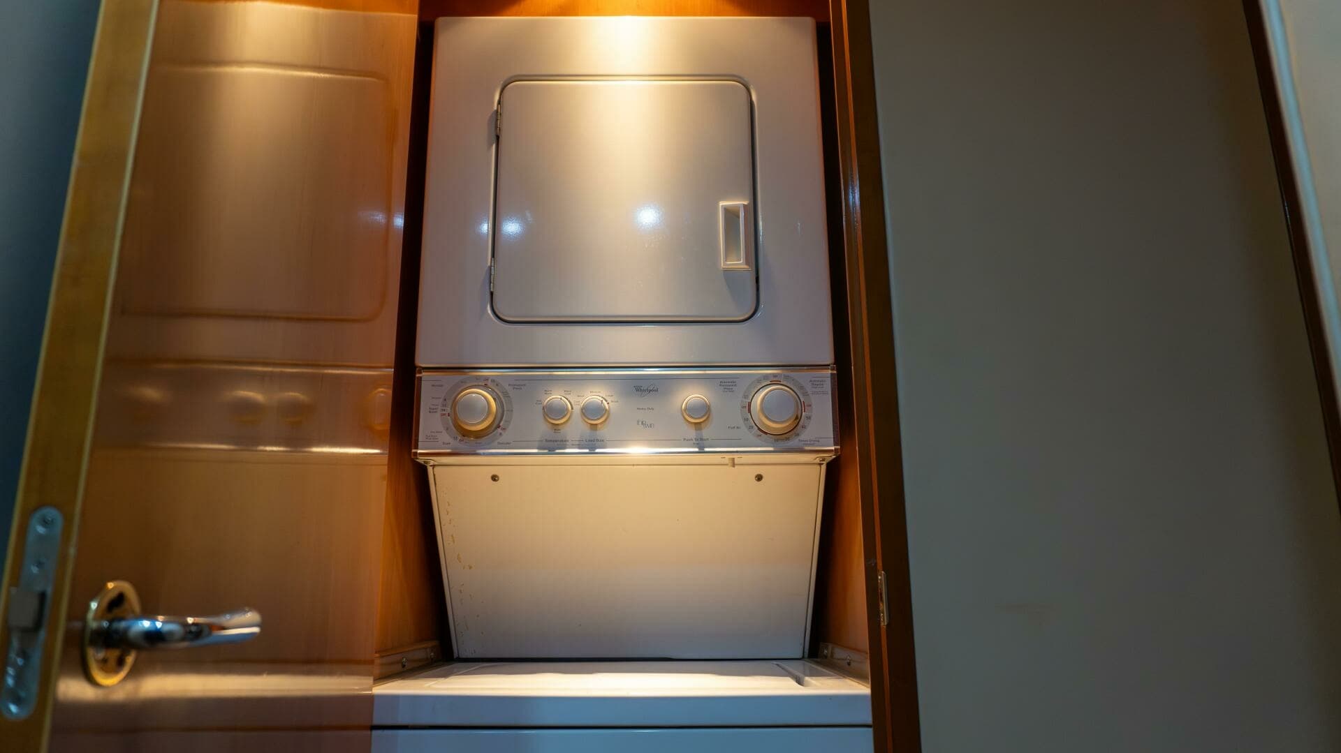 2001 Hatteras 60 Convertible - Sinyorita Salada