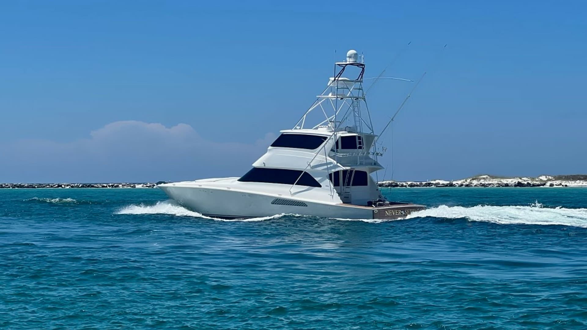 2007 74 Viking 74 Enclosed Bridge Never Settle - Port Profile (4)