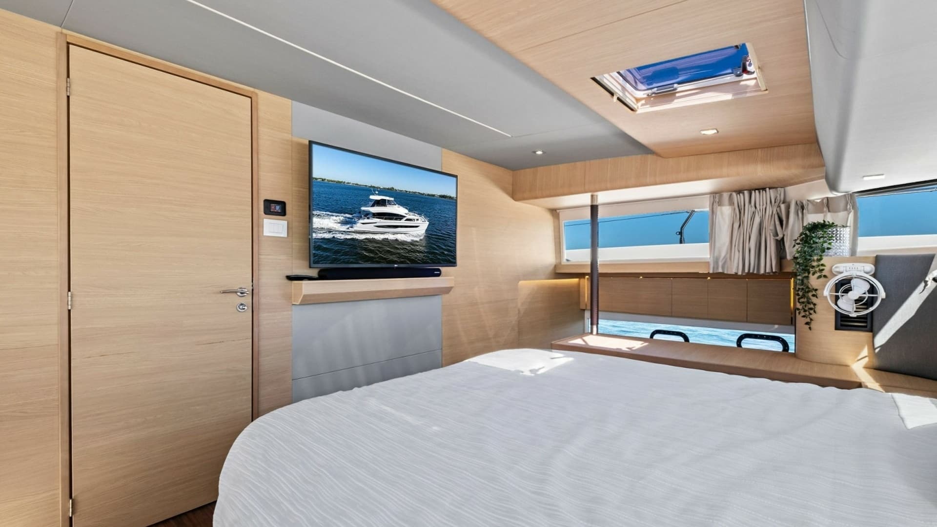 2022 54 Aquila Powercat 'Remarkable I'