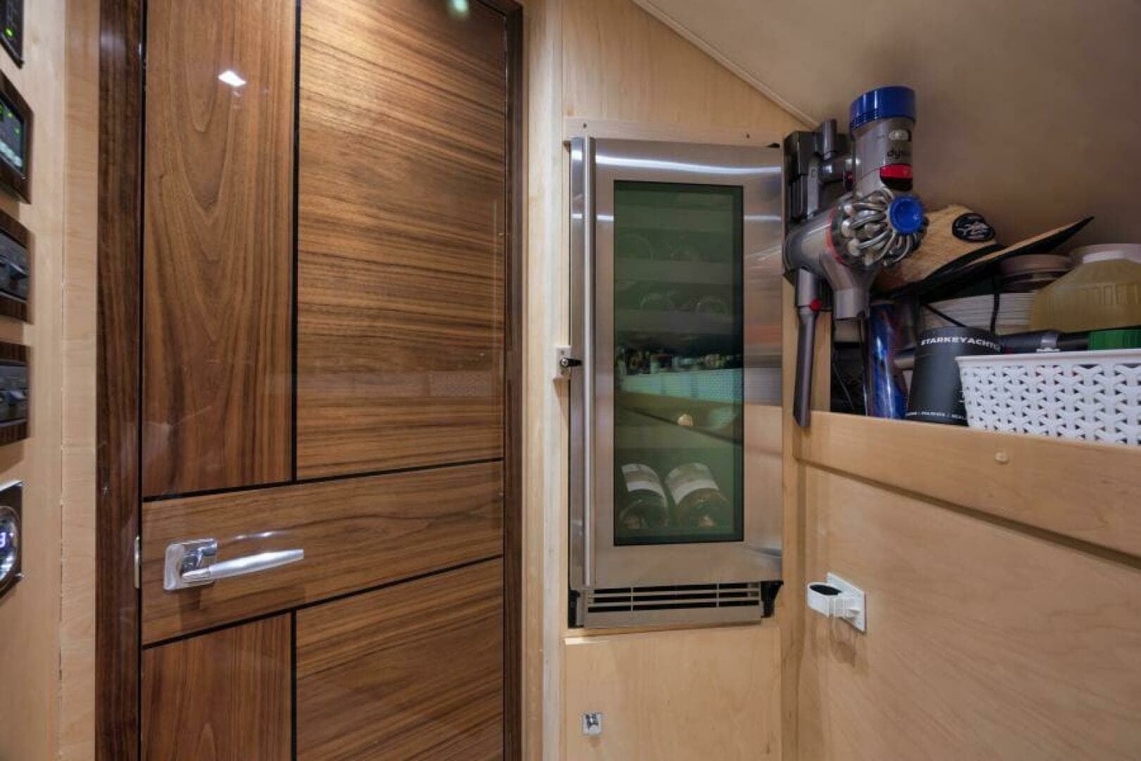 2024 Viking 68 Convertible- GYS TRADE- Wine cooler