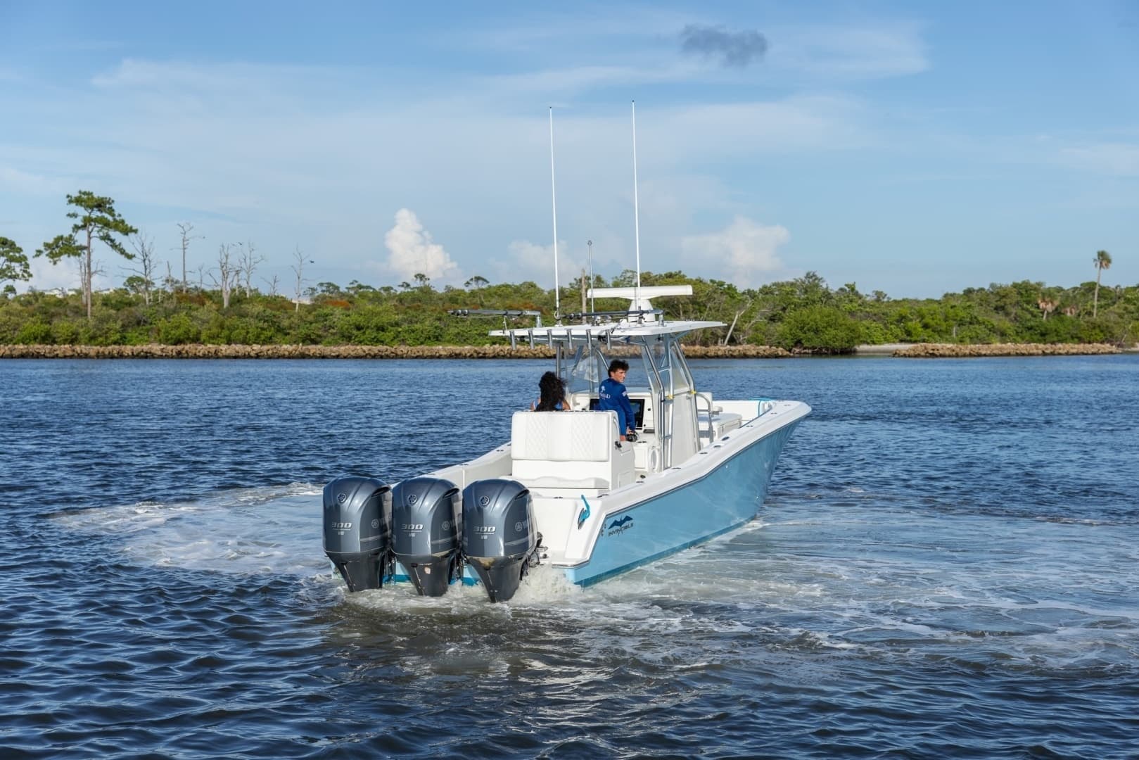 Invincible 36 - Starboard Aft Profile