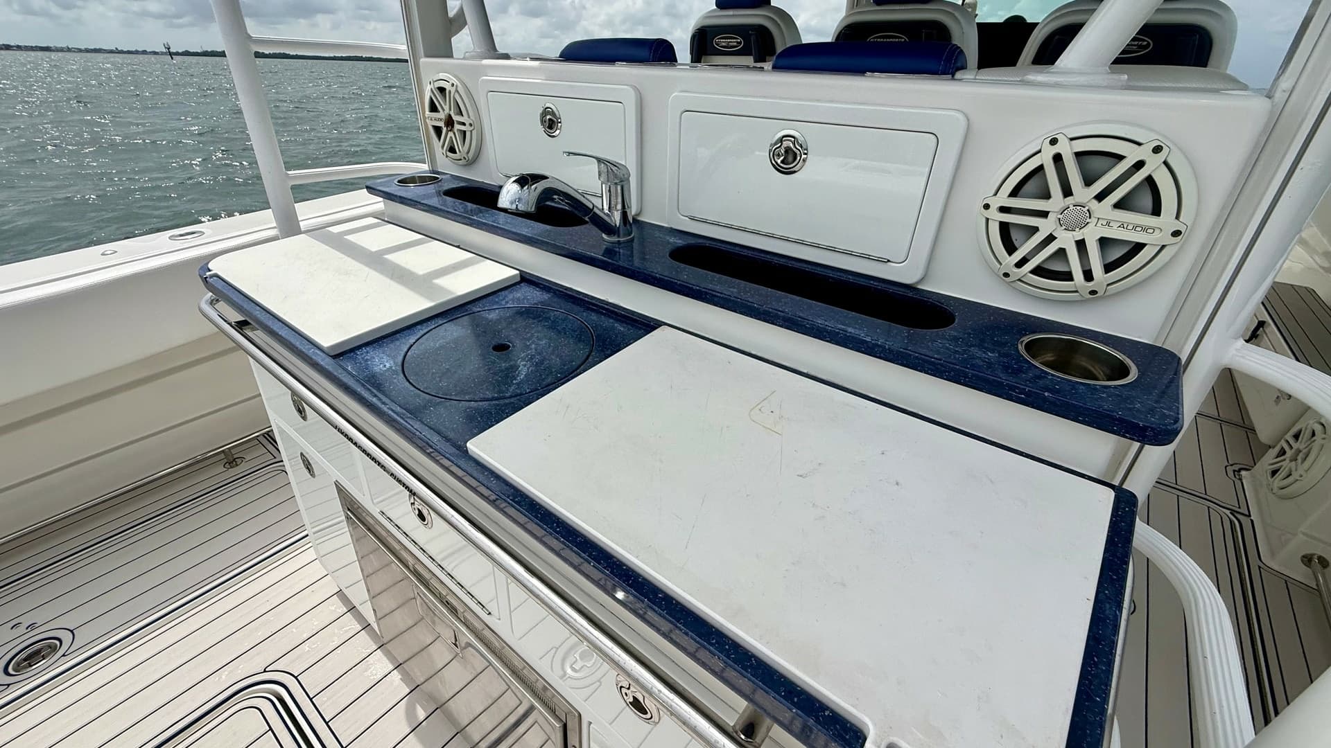 Outdoor Galley and Entertainment Center