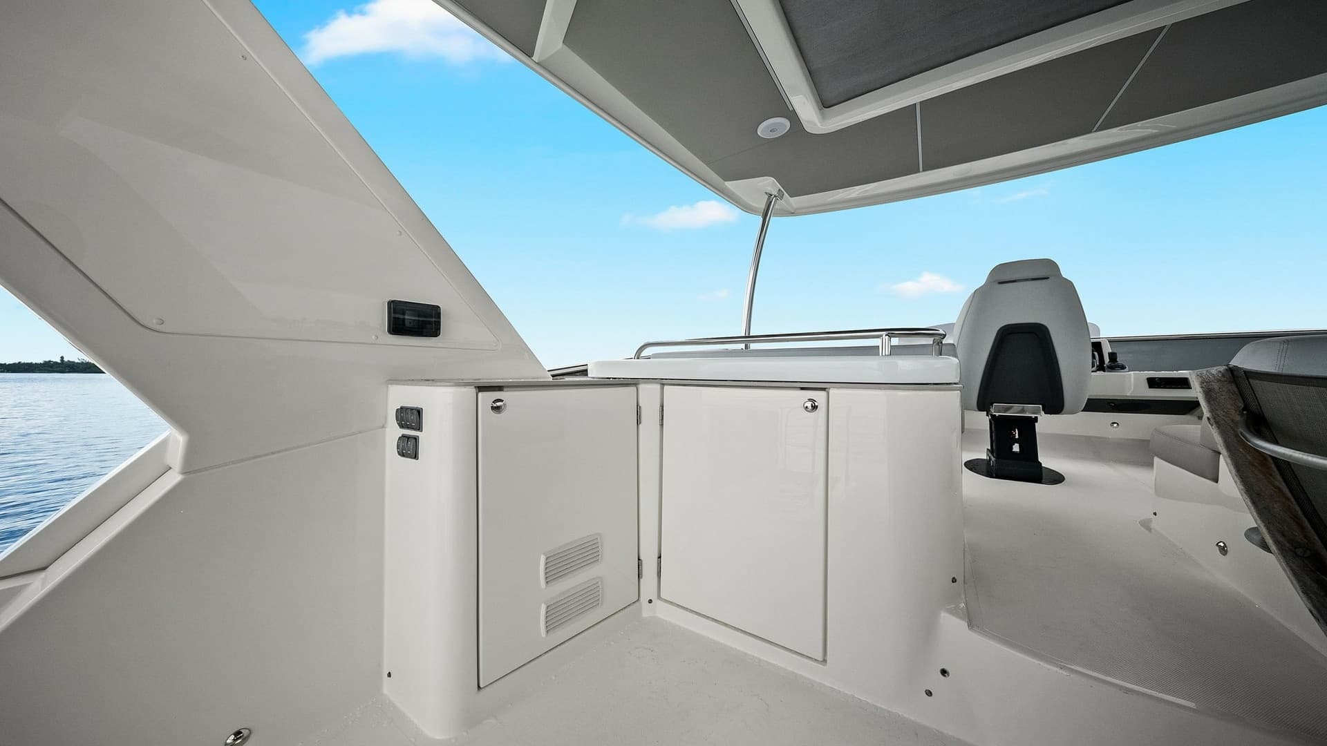 Flybridge Helm Station and Lounge Area