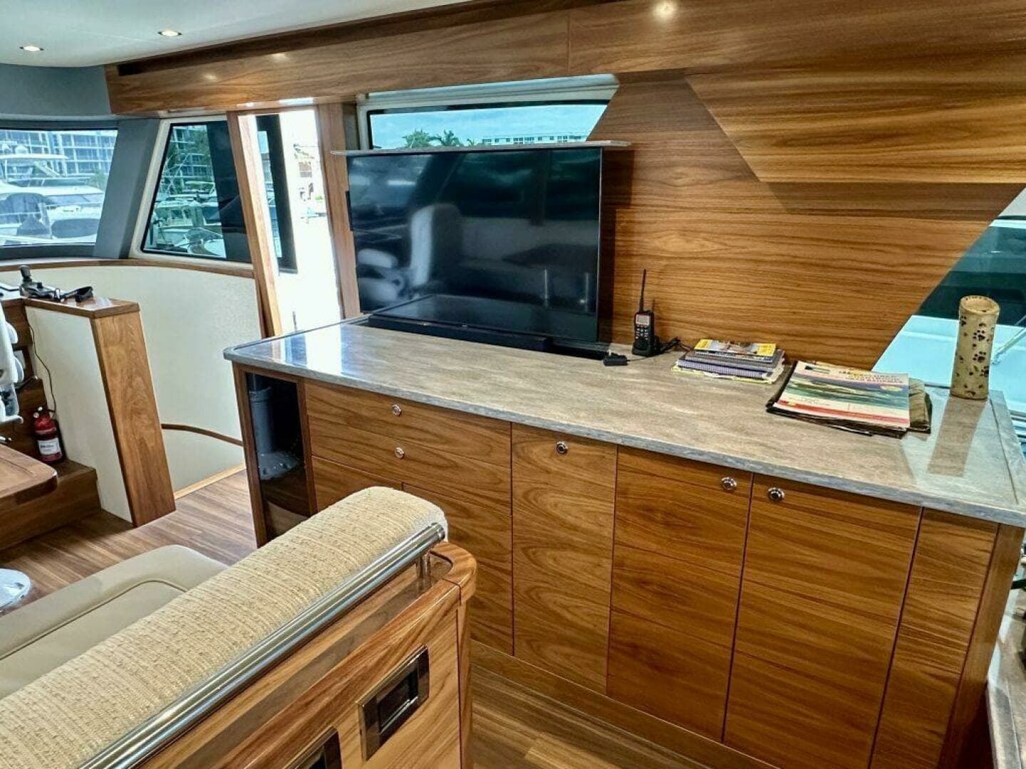 Outer Reef 62 SOUTH  PAWS - Helm