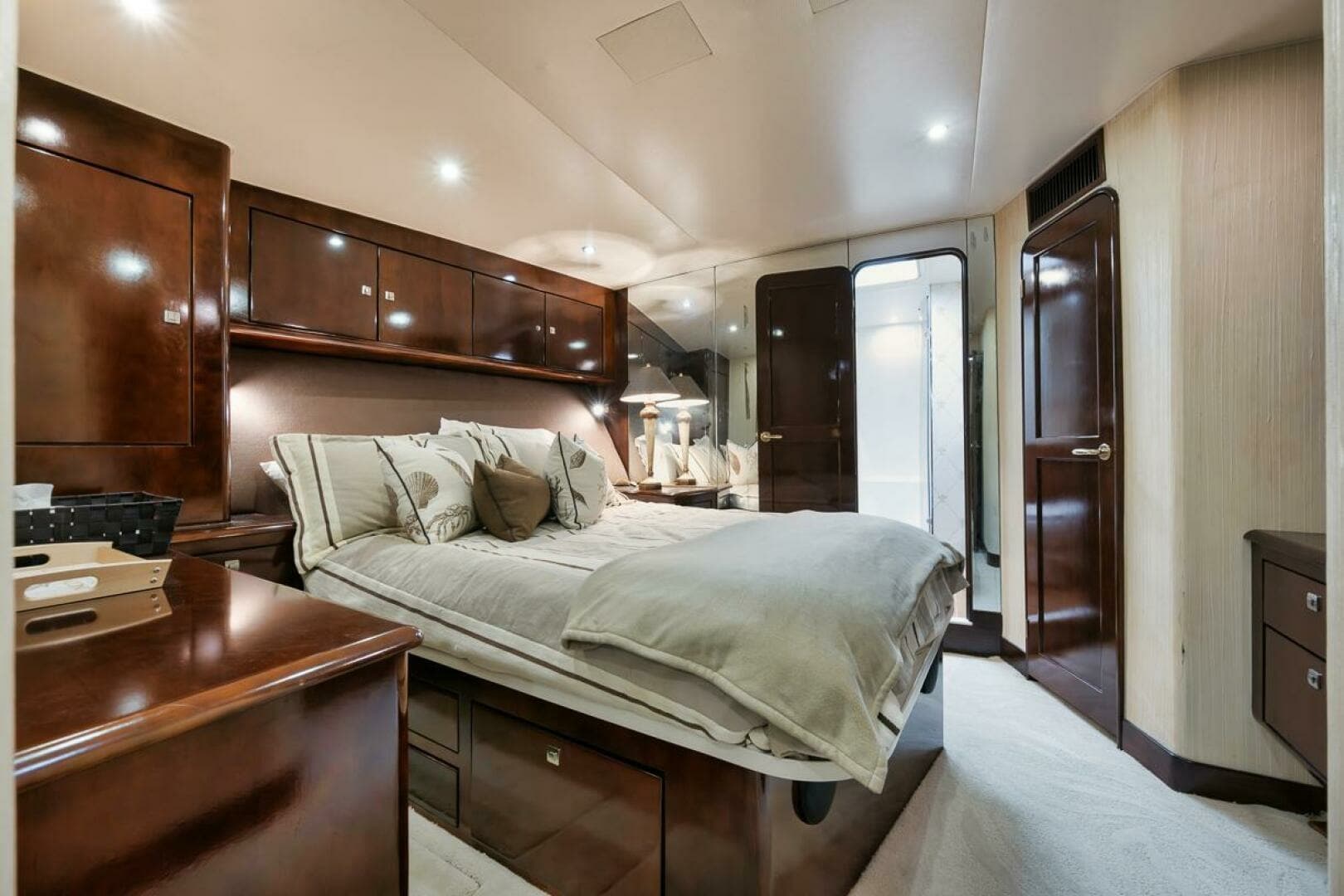 Ocean 73 UNCONQUERED - VIP Stateroom