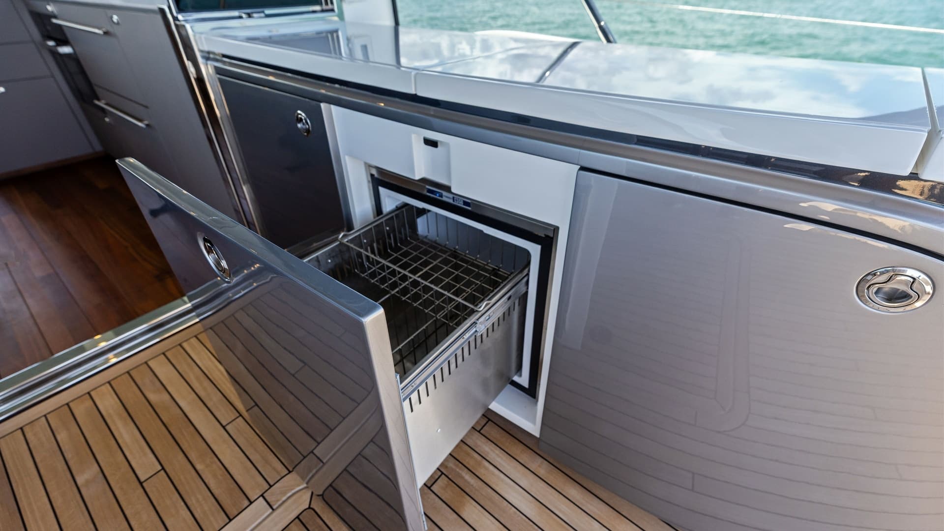 Cockpit Refrigerator