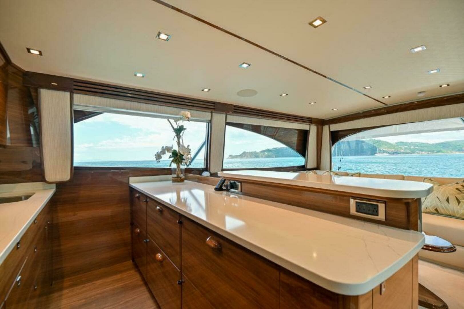 2023 Viking 64 Convertible