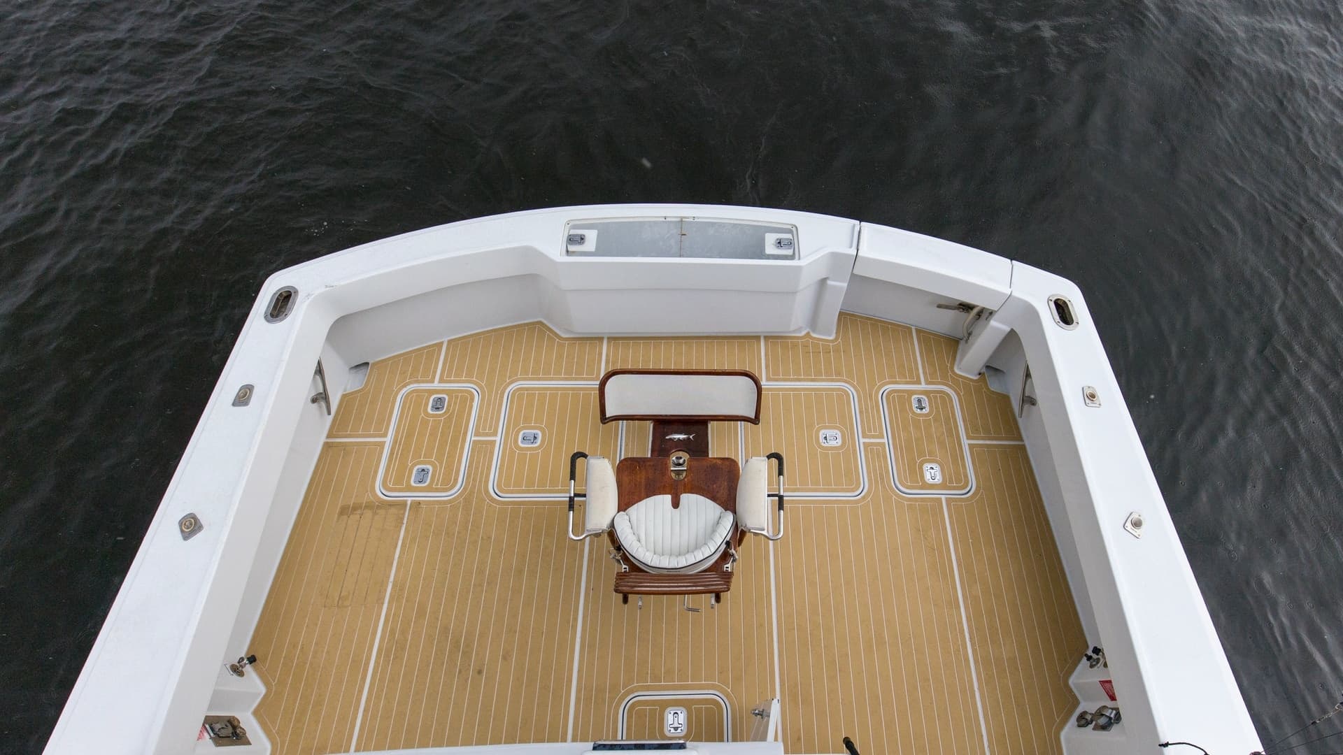 1999 Hatteras 60 Enclosed Bridge Better Days Rear Deck (2)