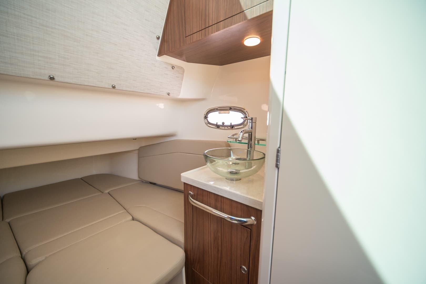 Boston Whaler 380 Outrage - Worth the Tiempo
