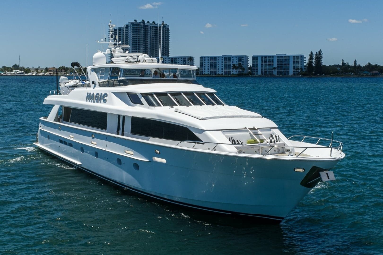 Hatteras 100 MAGIC - Starboard Bow Aerial profile