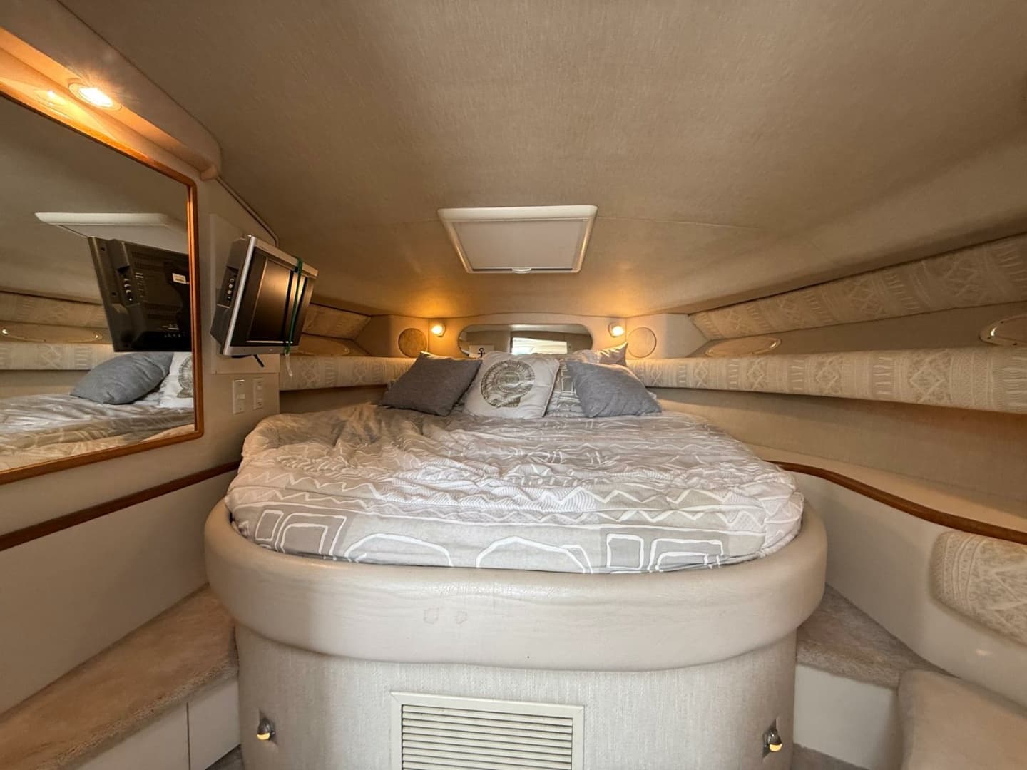 1996 Sea Ray 370 Sundancer 37