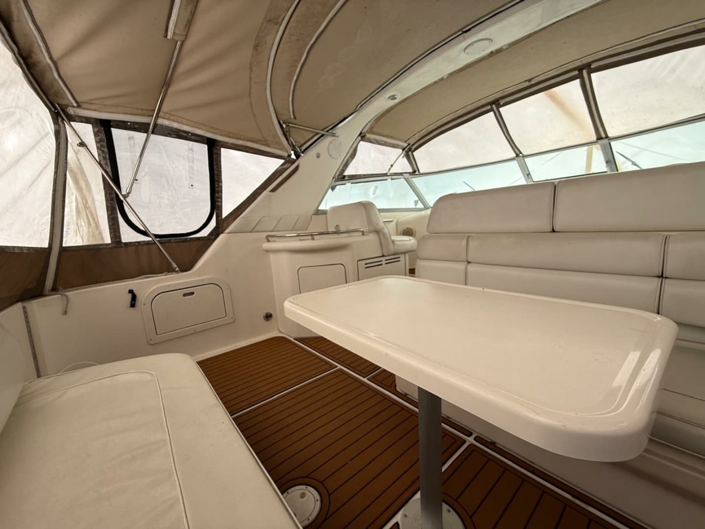 1997 Sea Ray 330 Sundancer 33