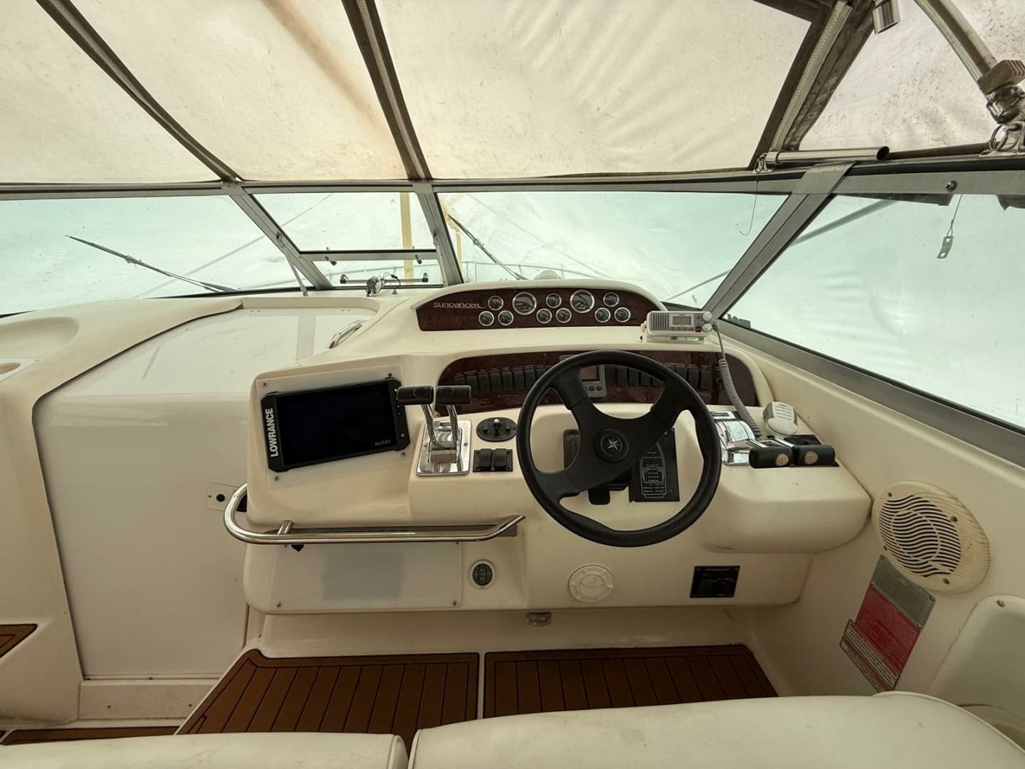 1997 Sea Ray 330 Sundancer 33