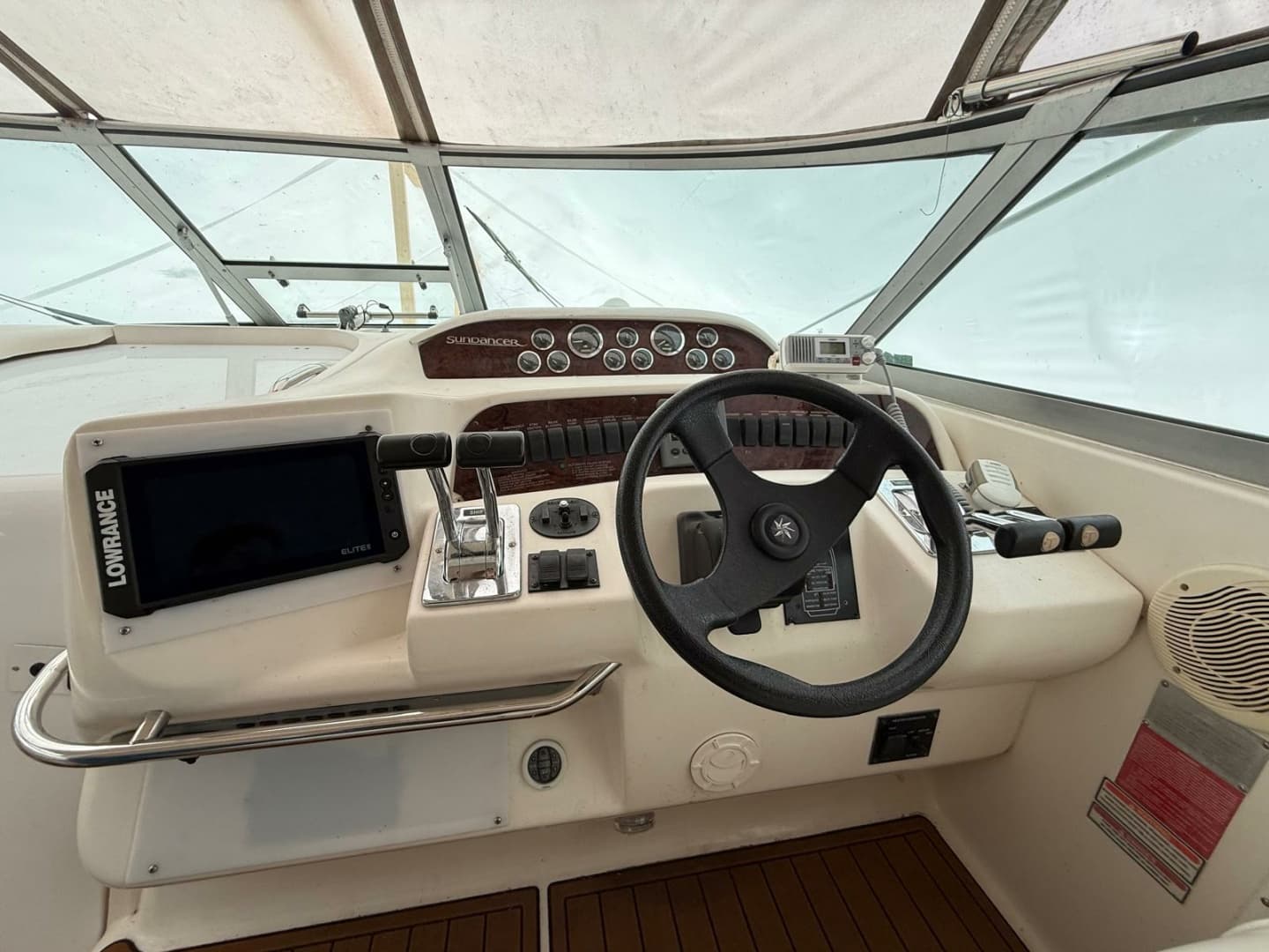 1997 Sea Ray 330 Sundancer 33