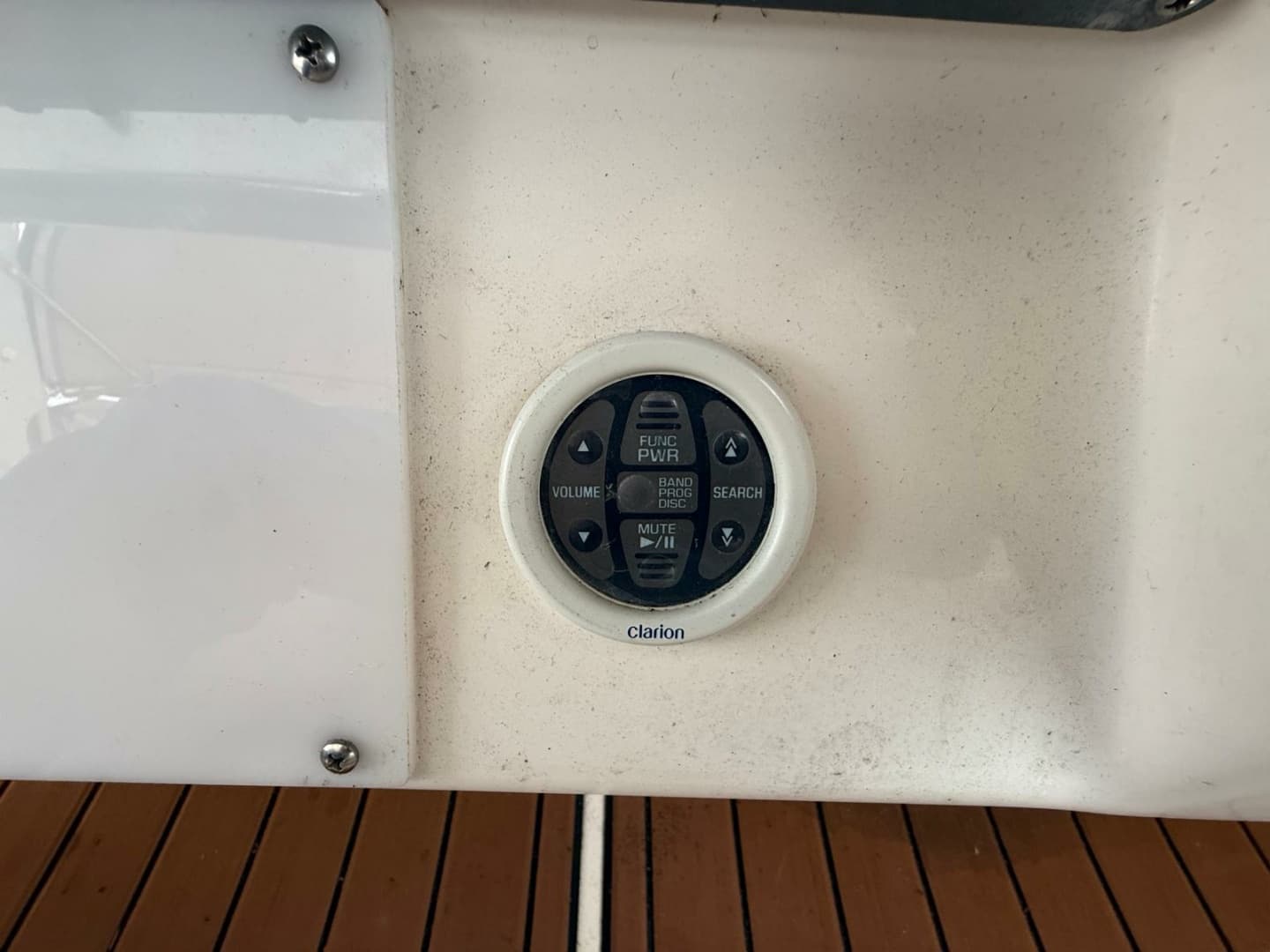 1997 Sea Ray 330 Sundancer 33