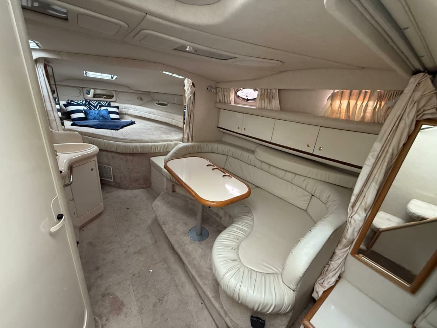 1997 Sea Ray 330 Sundancer 33
