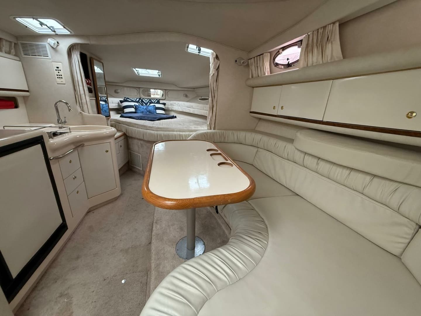 1997 Sea Ray 330 Sundancer 33