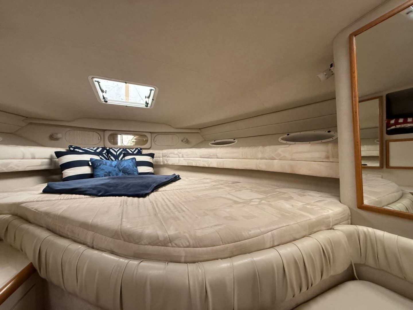 1997 Sea Ray 330 Sundancer 33