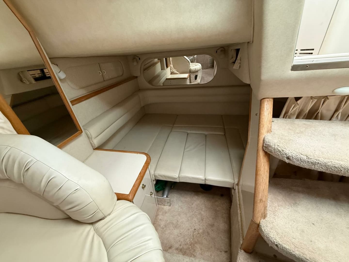 1997 Sea Ray 330 Sundancer 33