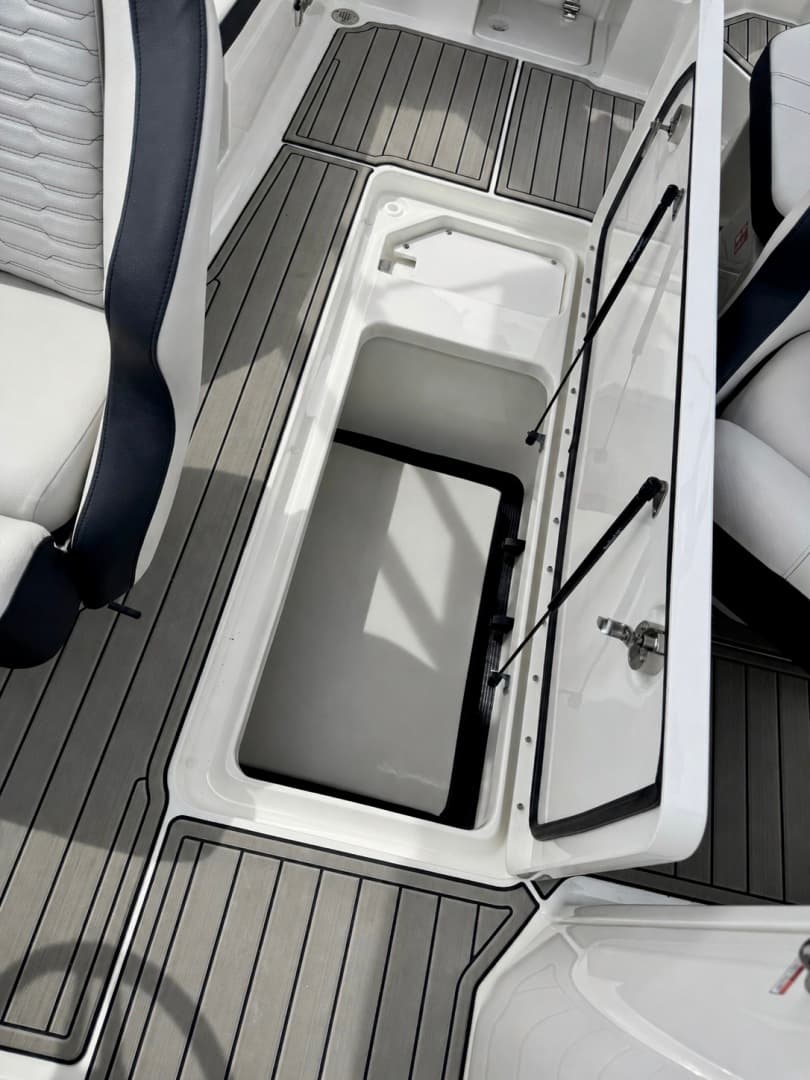 2025 Sea Ray SPX 230 OB