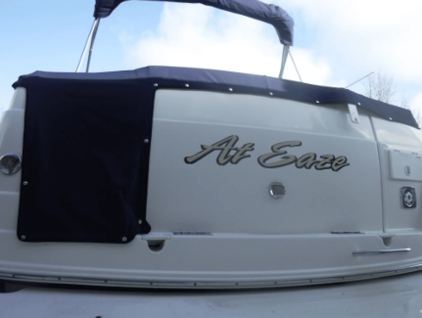 2004 Rinker 2500 Fiesta Vee