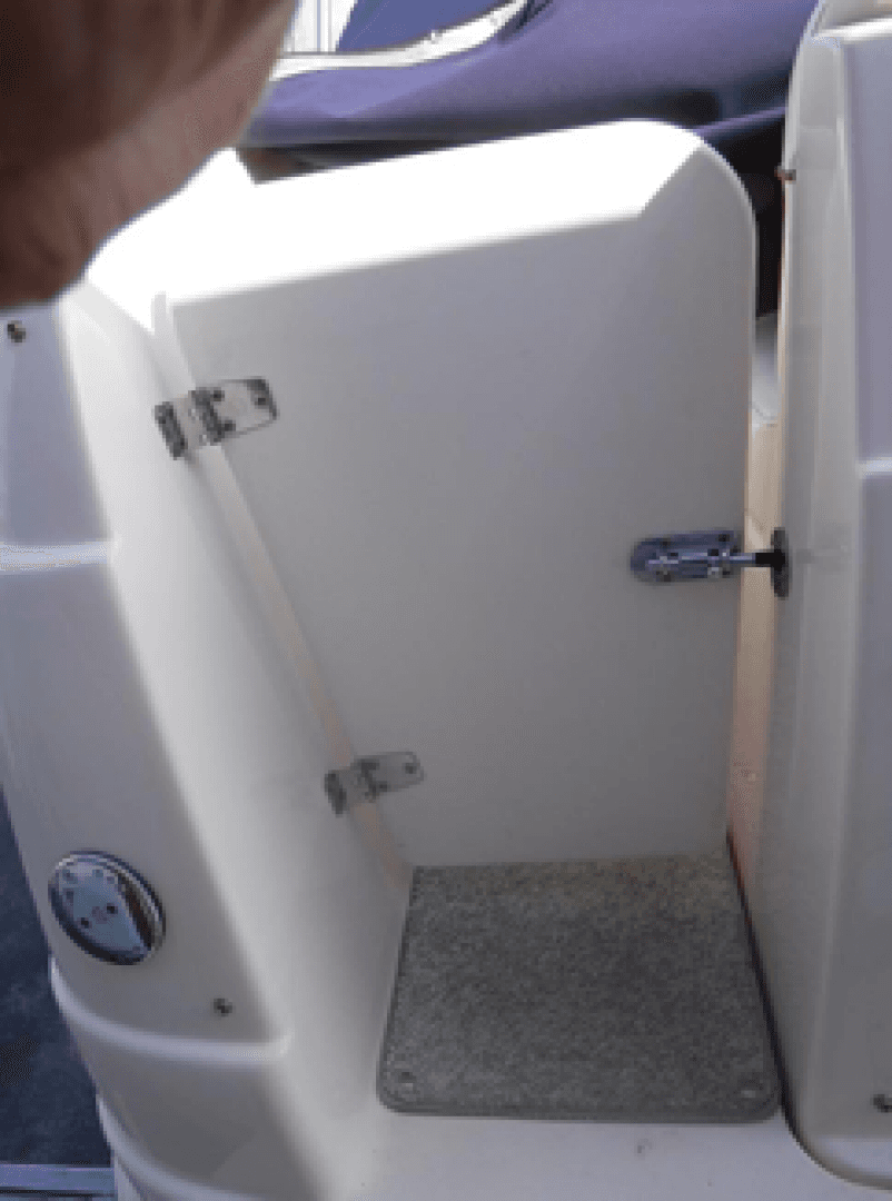 2004 Rinker 2500 Fiesta Vee
